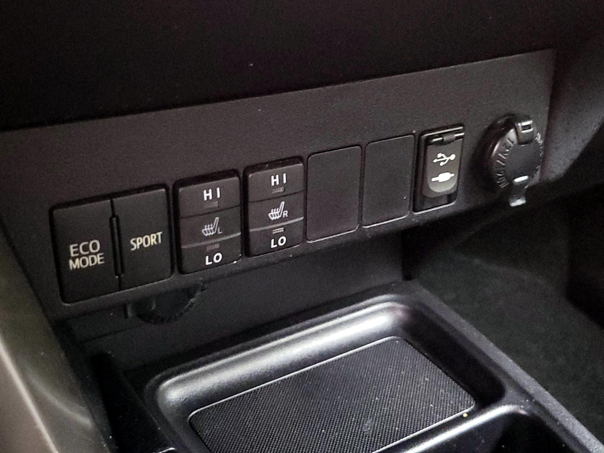 Thumbnail: 2015 Toyota RAV4 - 18