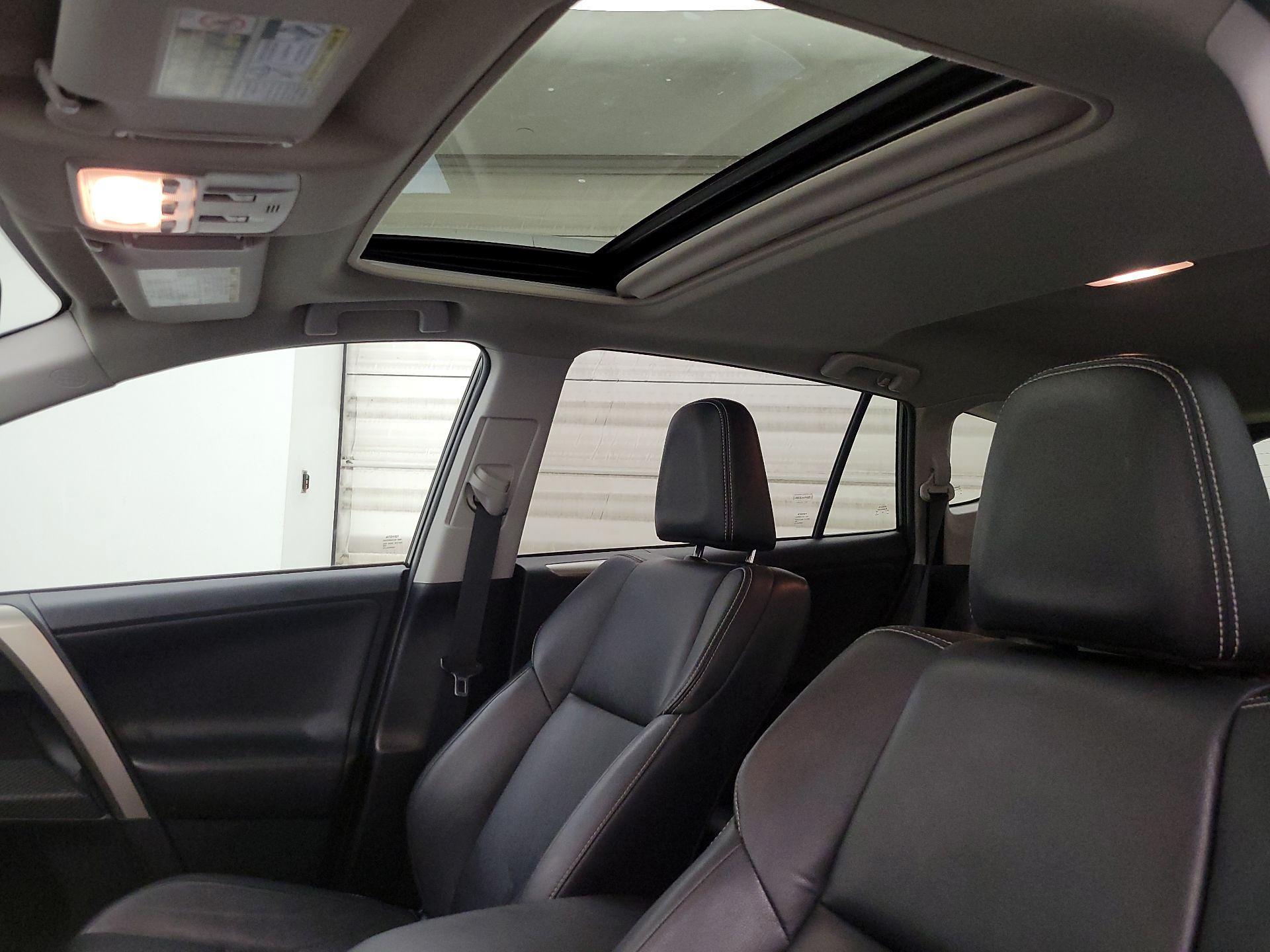 Thumbnail: 2015 Toyota RAV4 - 19