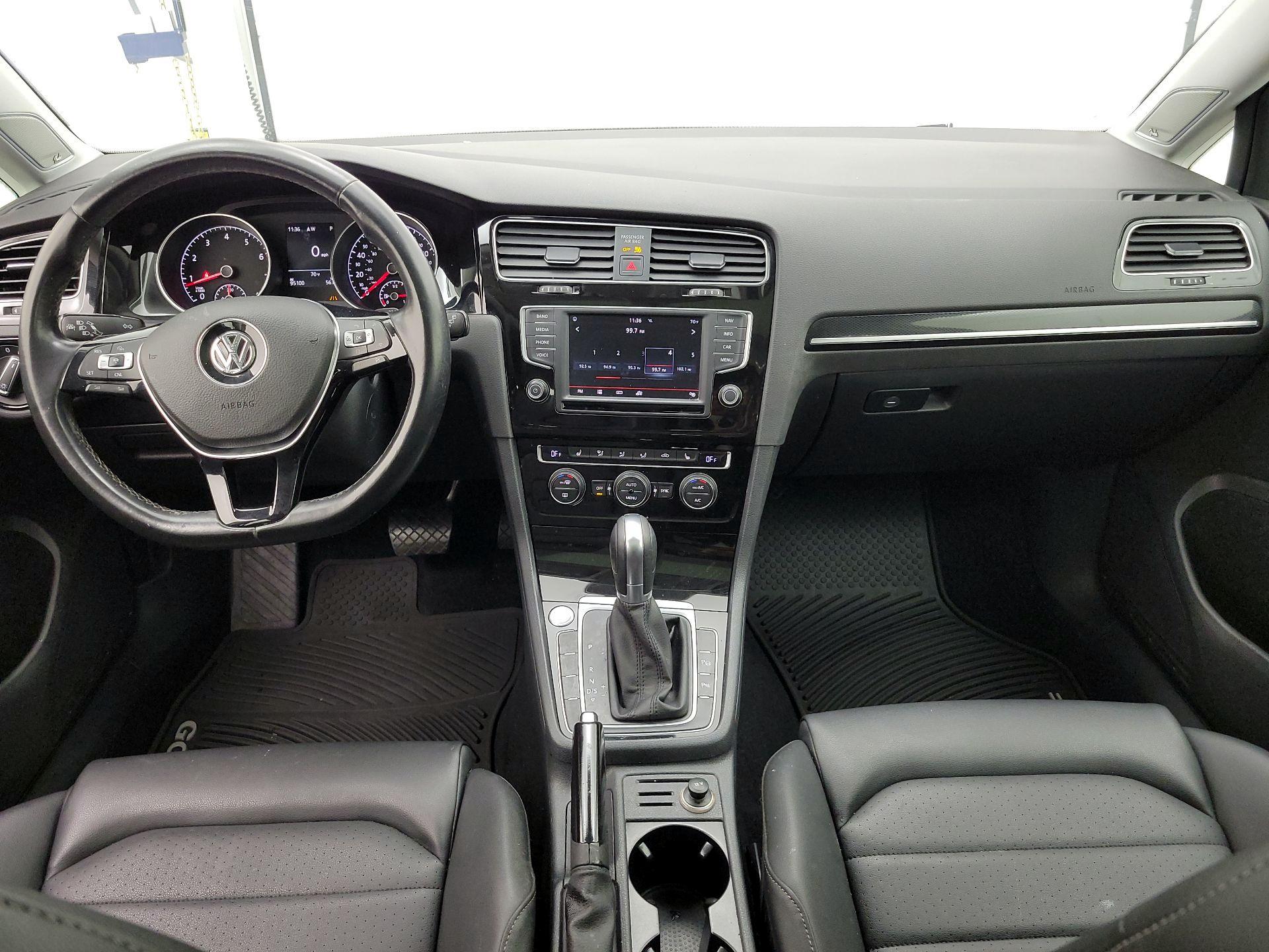 Thumbnail: 2016 Volkswagen Golf - 9