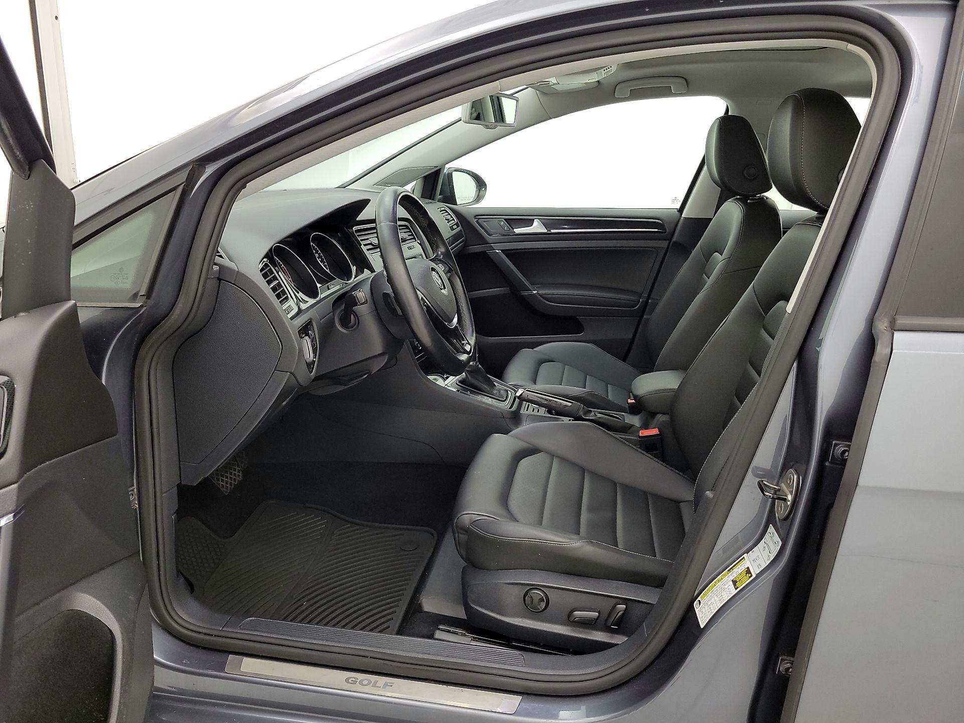 Thumbnail: 2016 Volkswagen Golf - 11