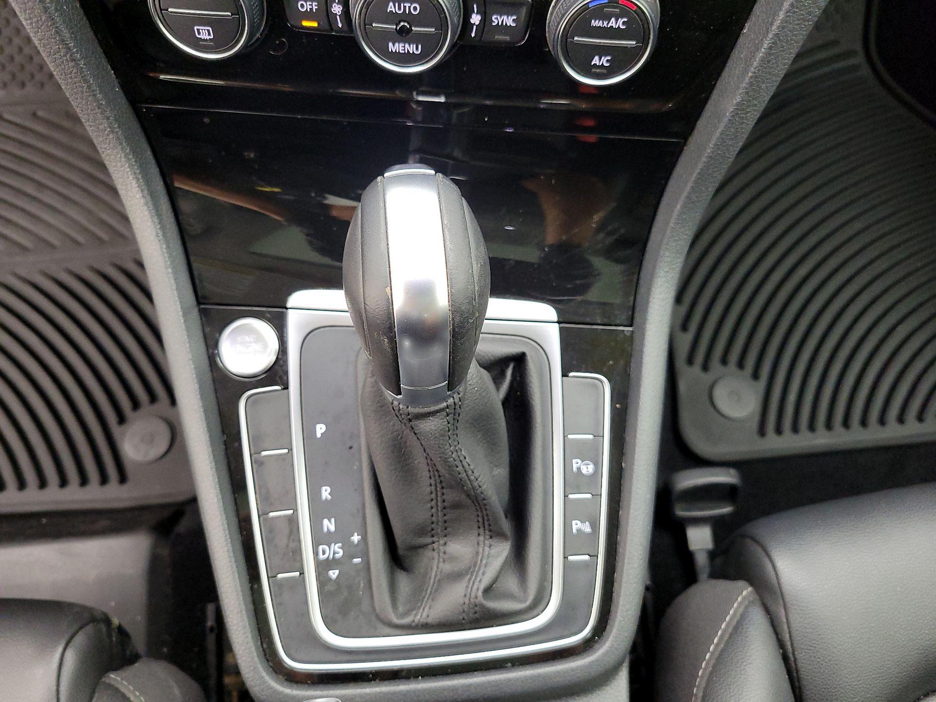 Thumbnail: 2016 Volkswagen Golf - 18