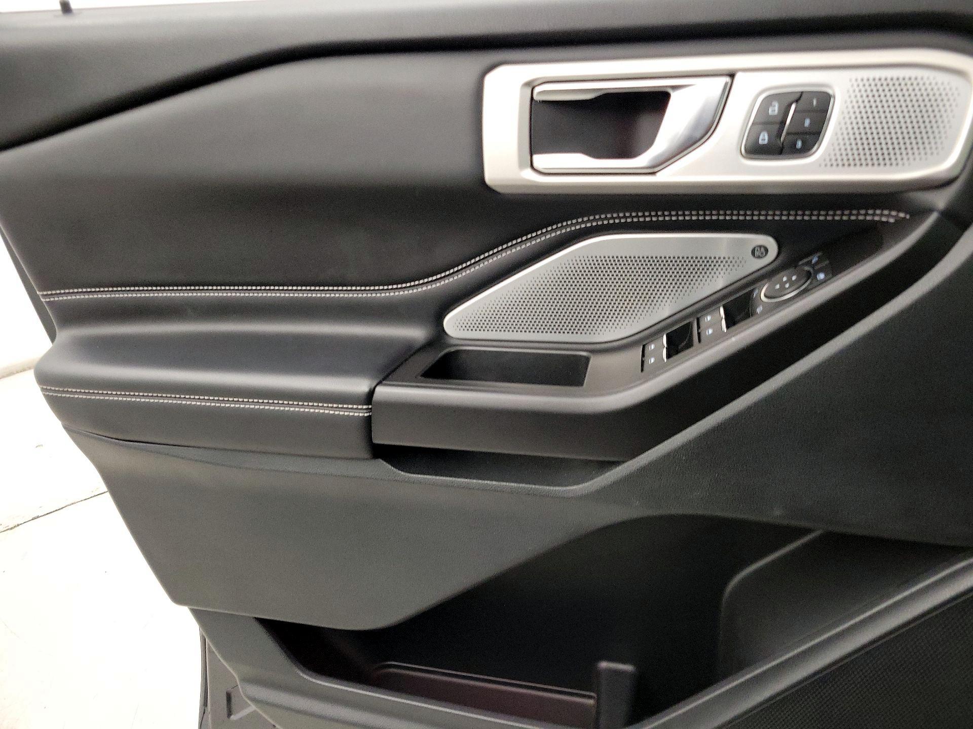 Thumbnail: 2020 Ford Explorer - 12