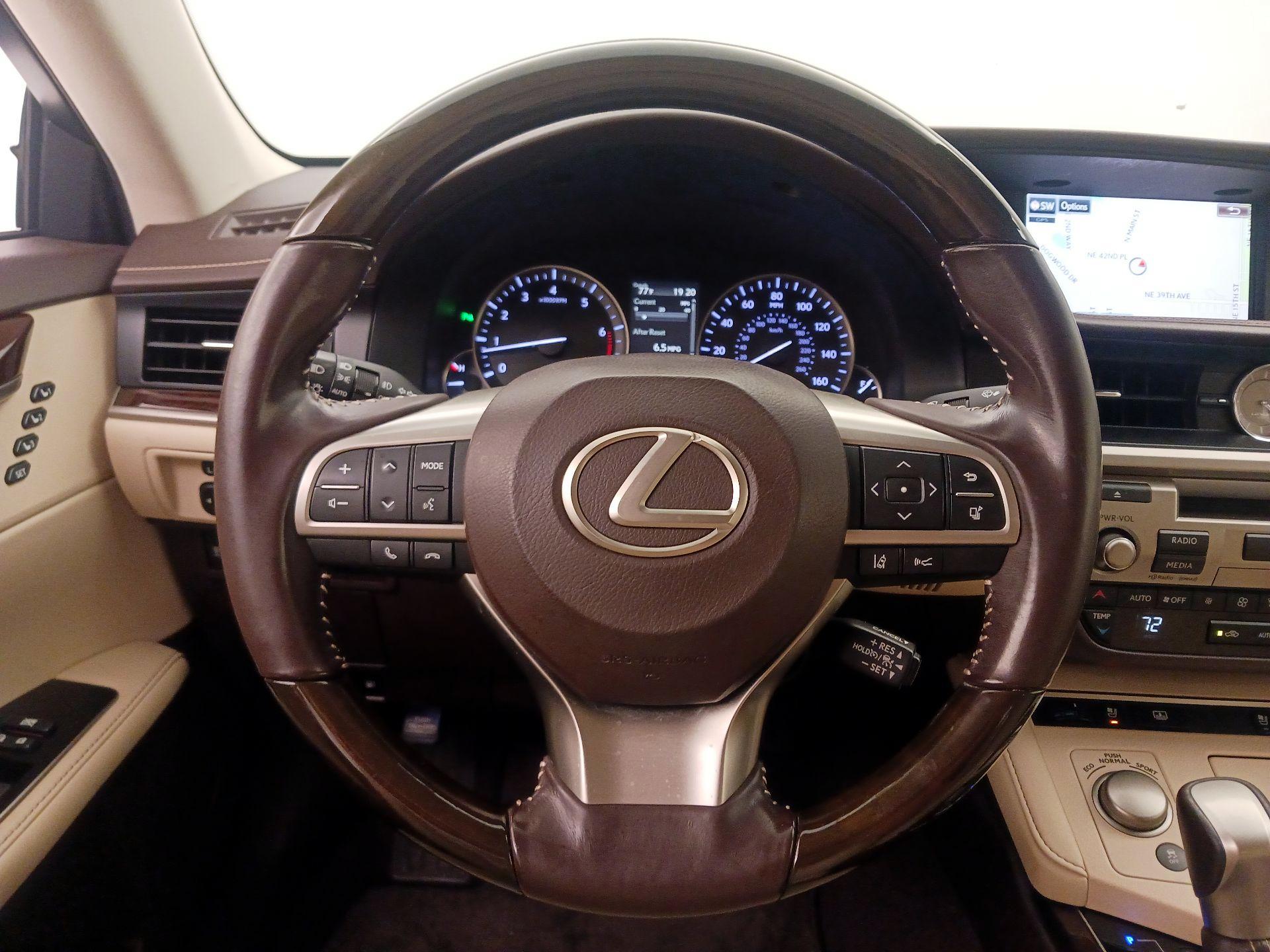 Thumbnail: 2016 Lexus ES - 10