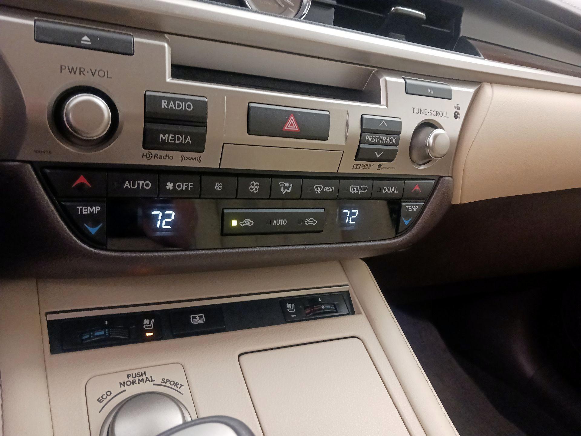 Thumbnail: 2016 Lexus ES - 17