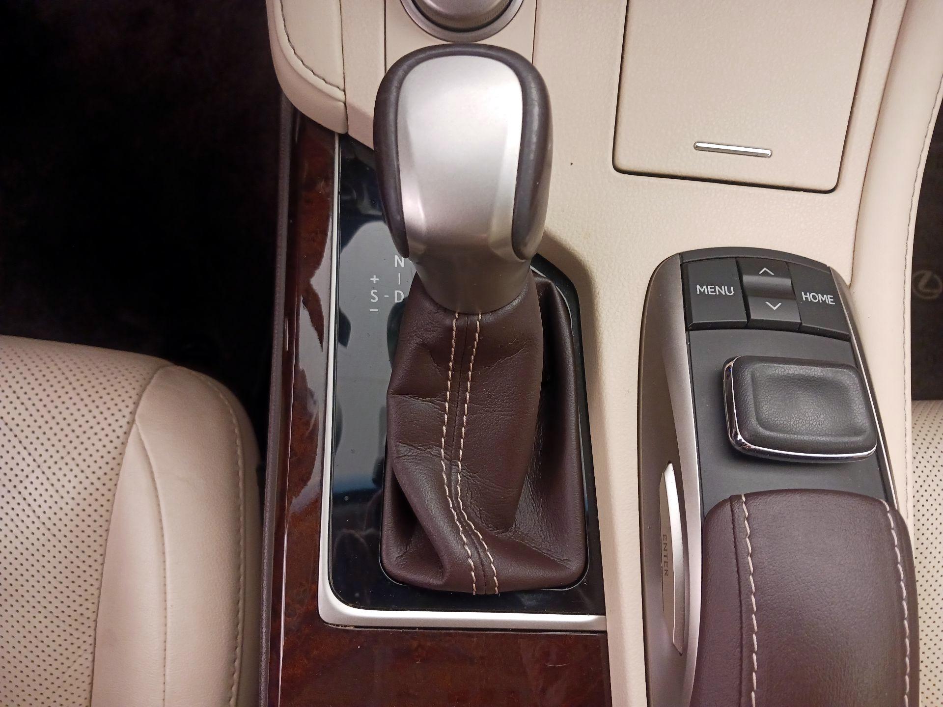Thumbnail: 2016 Lexus ES - 18