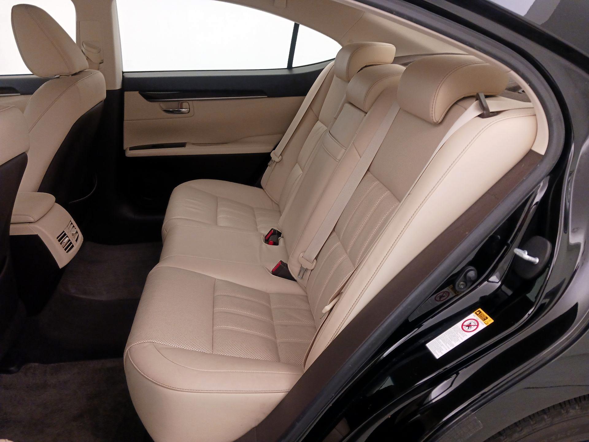 Thumbnail: 2016 Lexus ES - 20