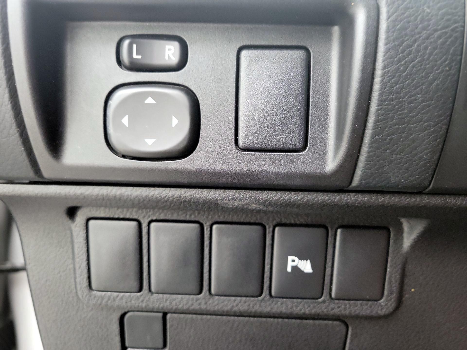 Thumbnail: 2014 Lexus ES - 13