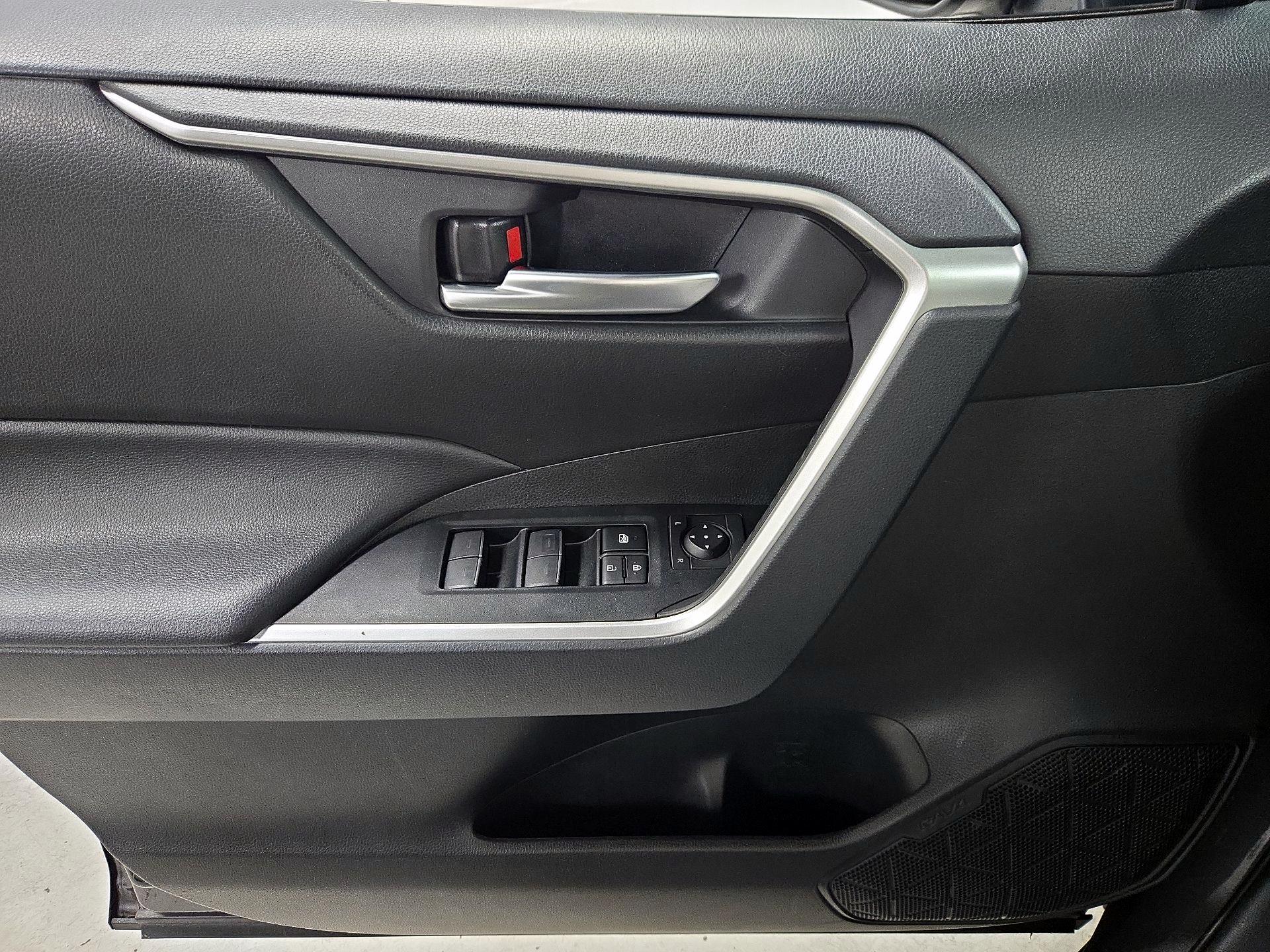 Thumbnail: 2025 Toyota RAV4 - 12