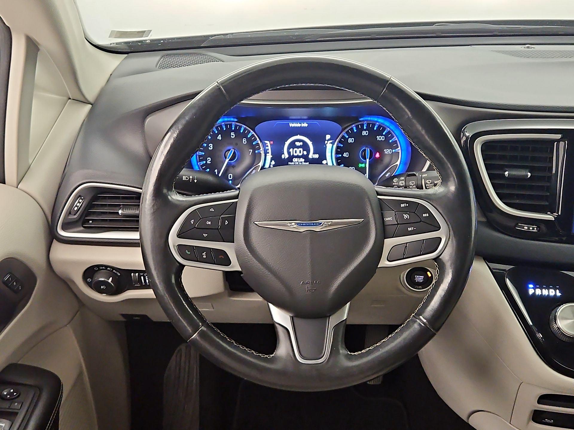 Thumbnail: 2020 Chrysler Pacifica - 10