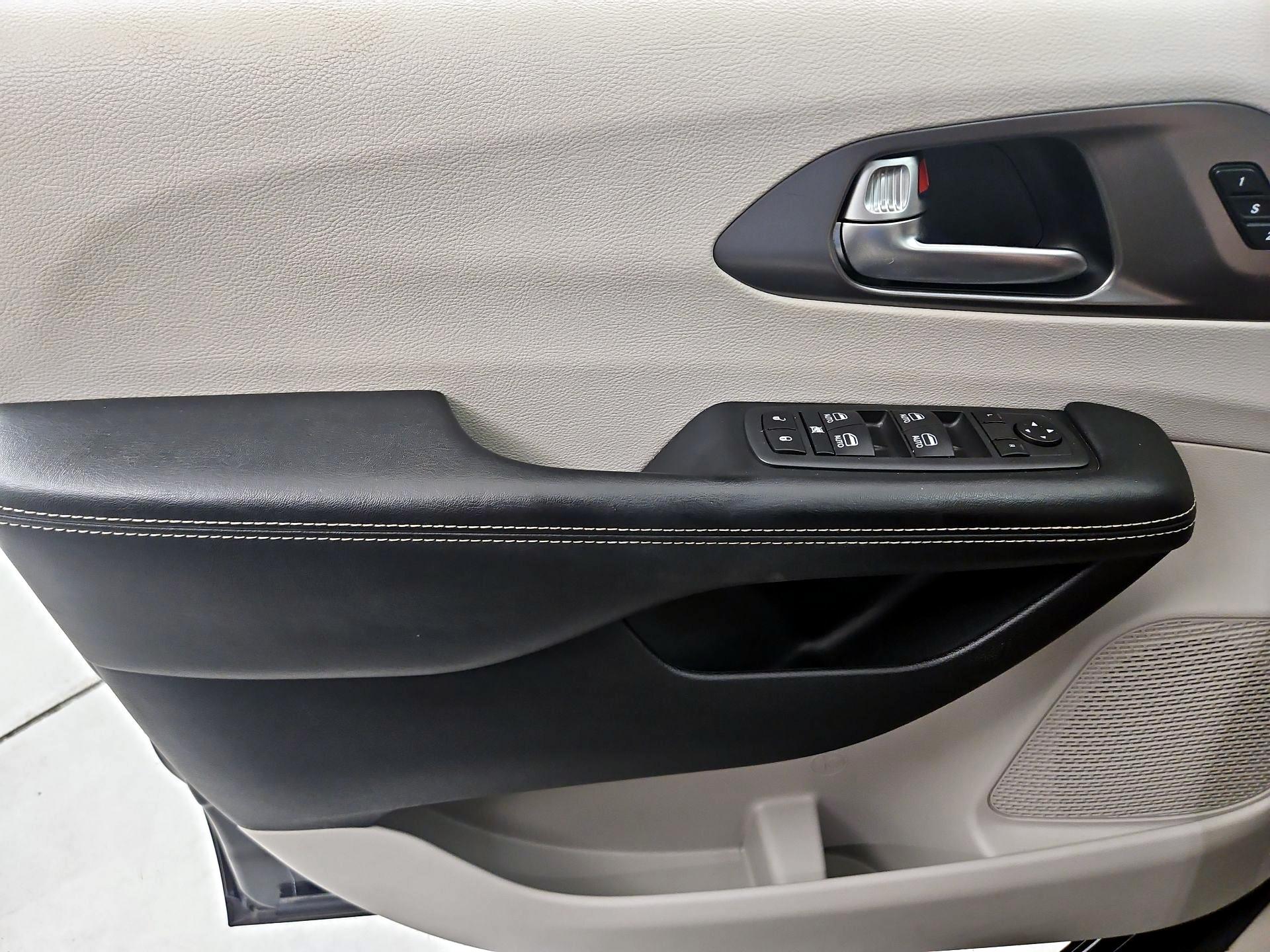 Thumbnail: 2020 Chrysler Pacifica - 12