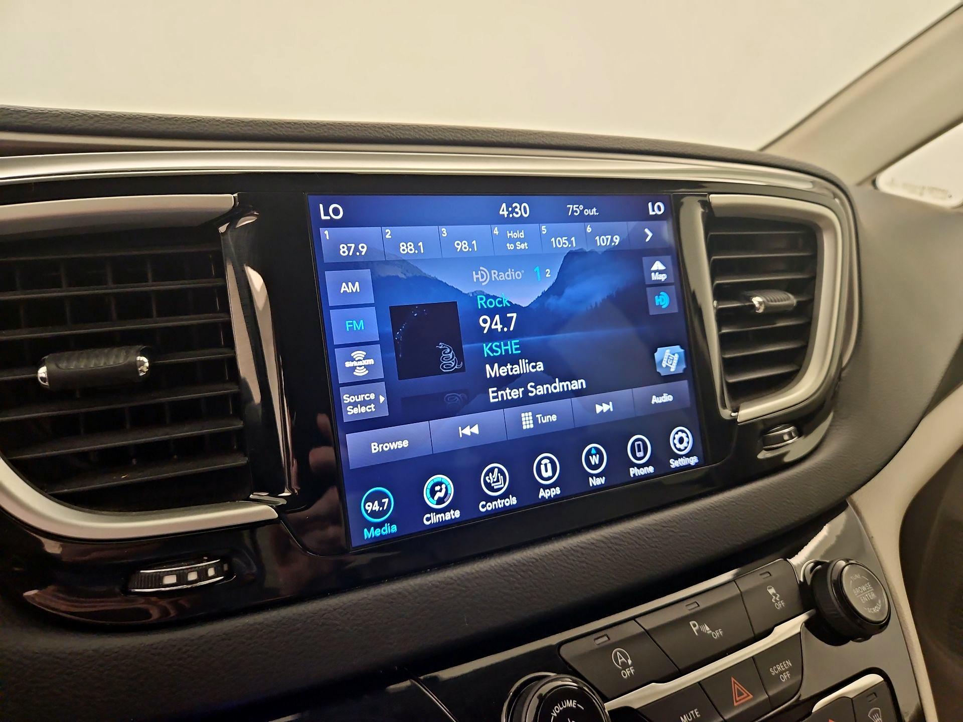 Thumbnail: 2020 Chrysler Pacifica - 16