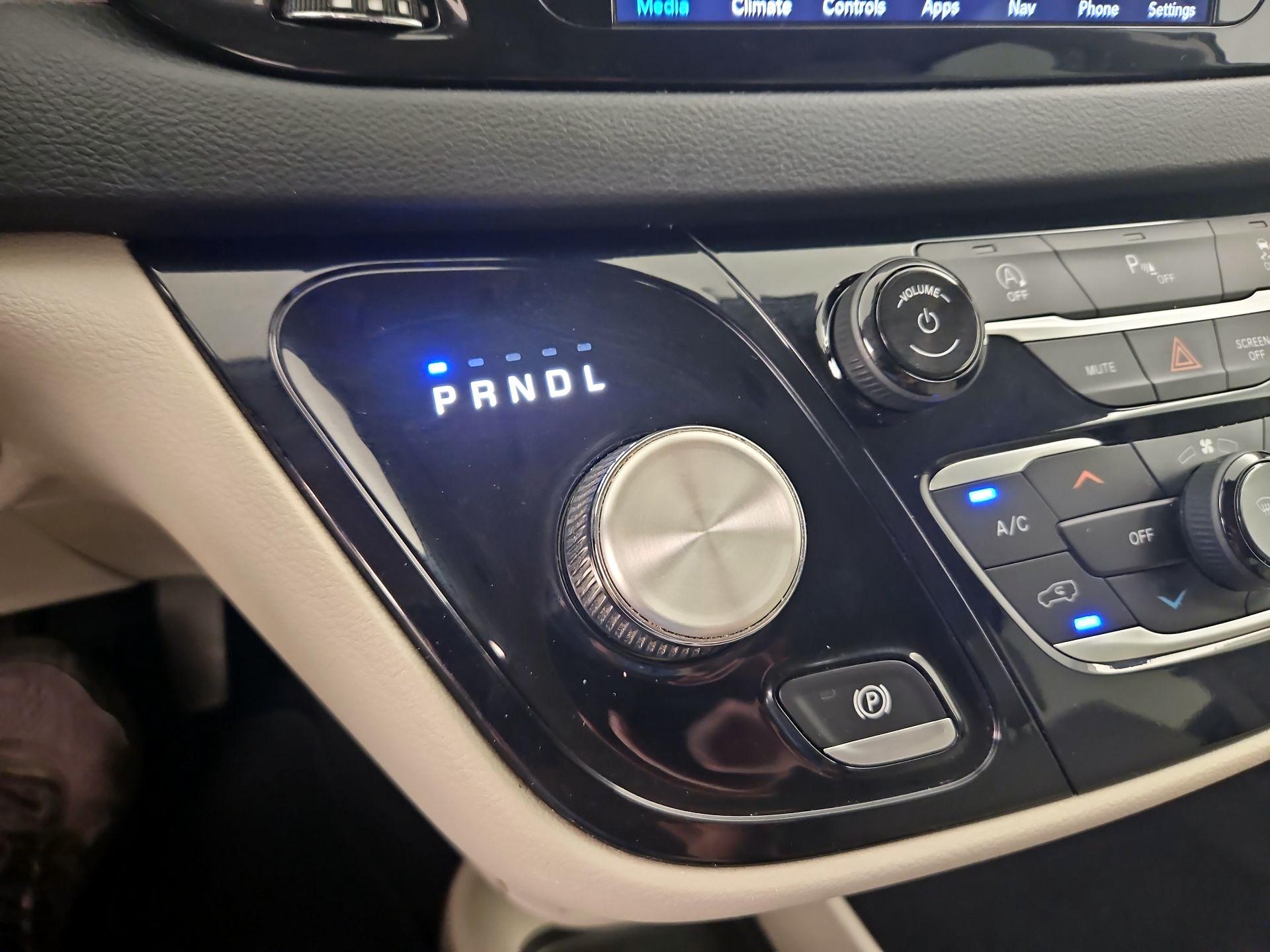 Thumbnail: 2020 Chrysler Pacifica - 18