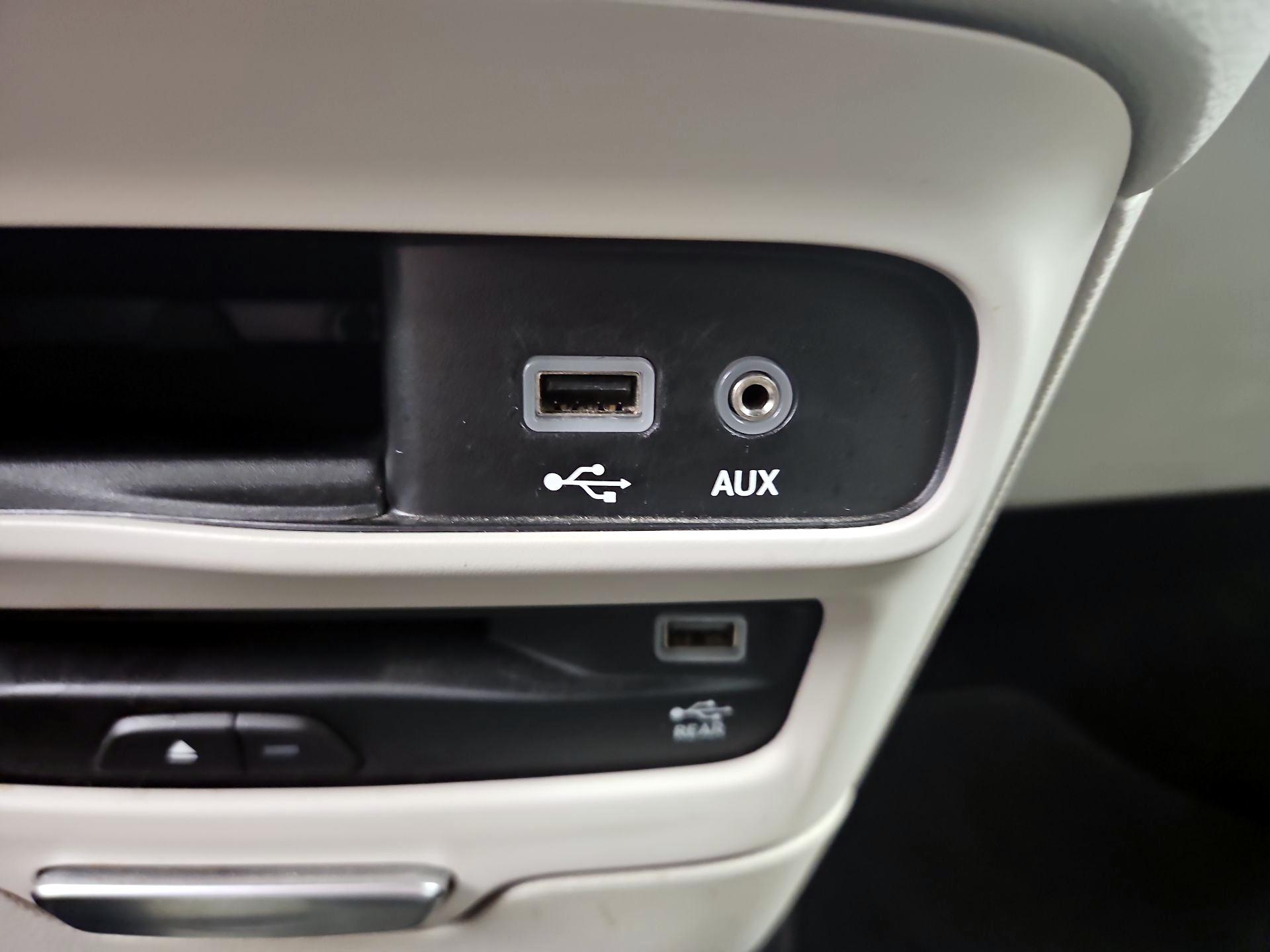 Thumbnail: 2020 Chrysler Pacifica - 19