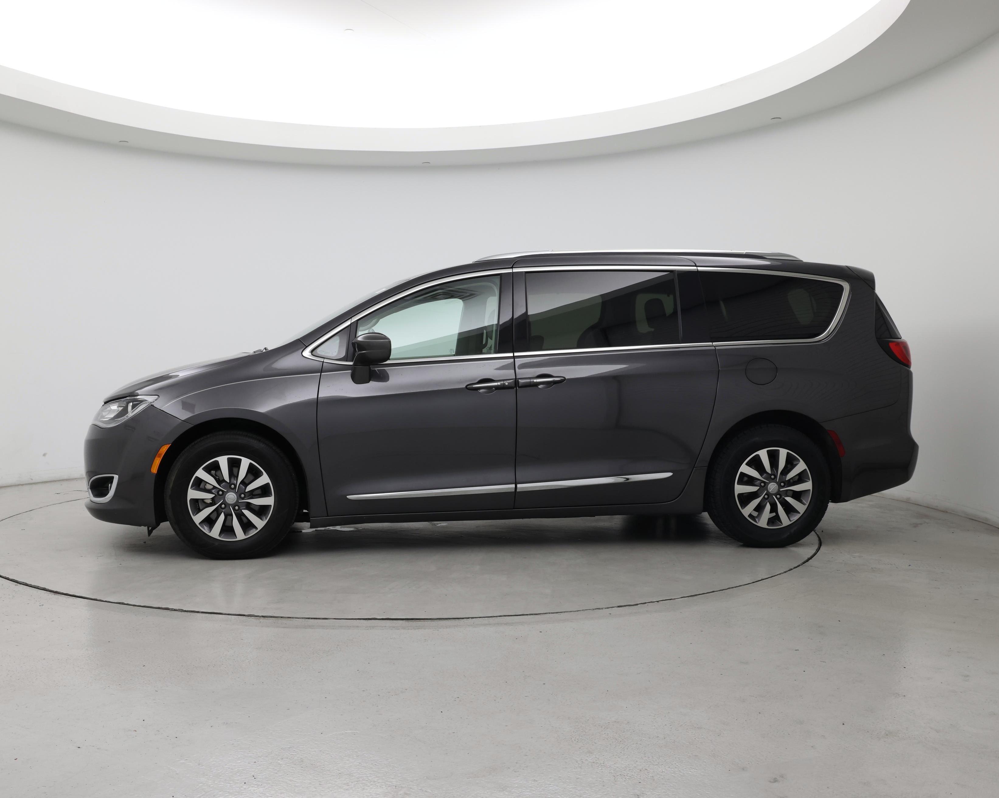 Thumbnail: 2020 Chrysler Pacifica - 3