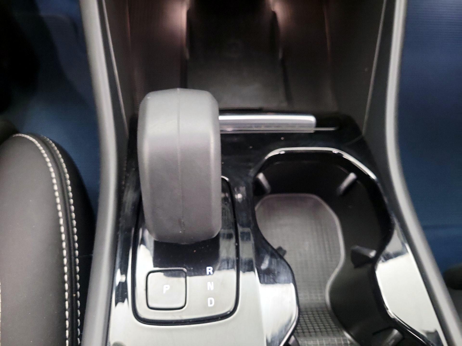 Thumbnail: 2022 Volvo C40 - 18
