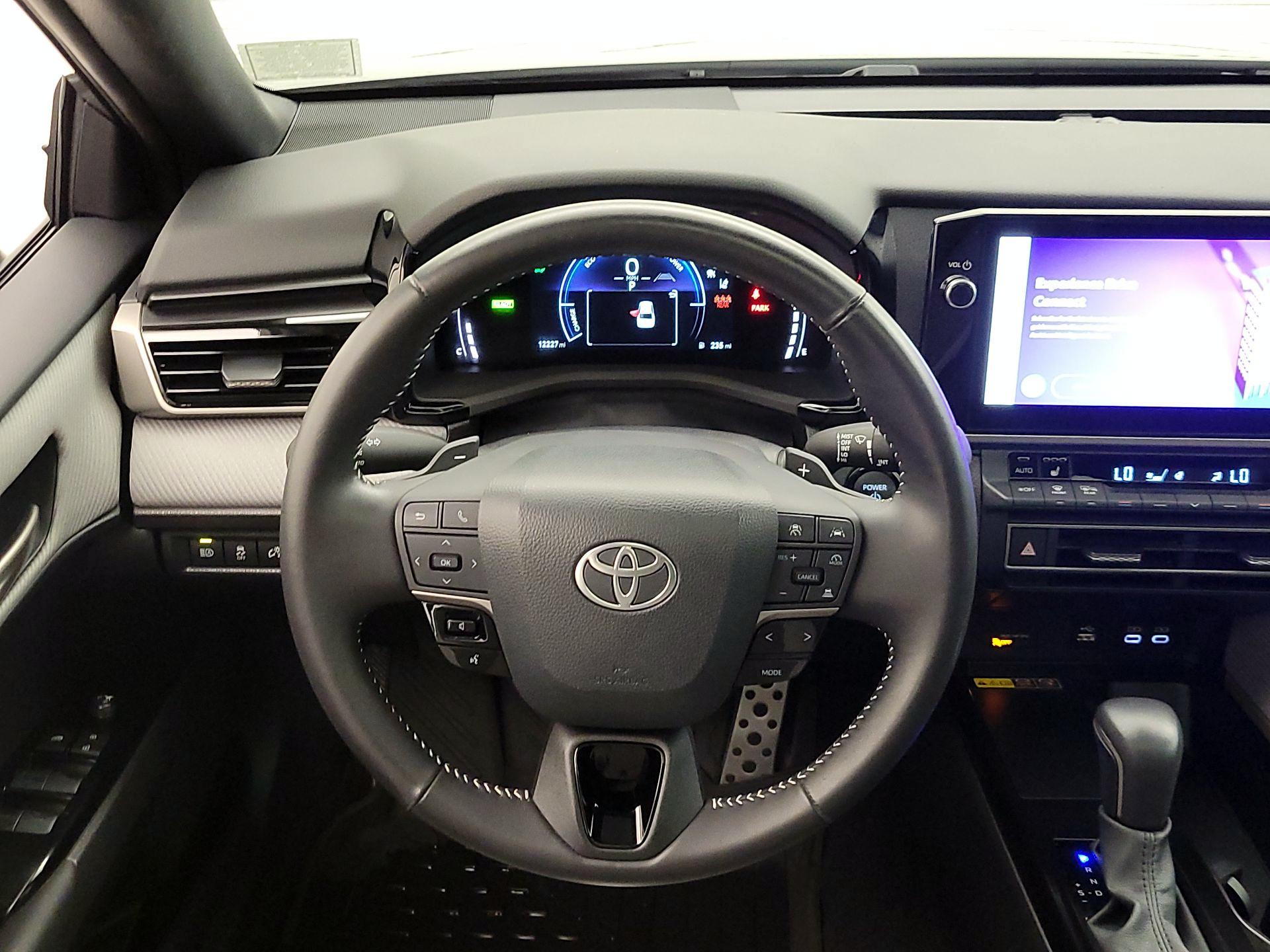 Thumbnail: 2025 Toyota Camry - 10