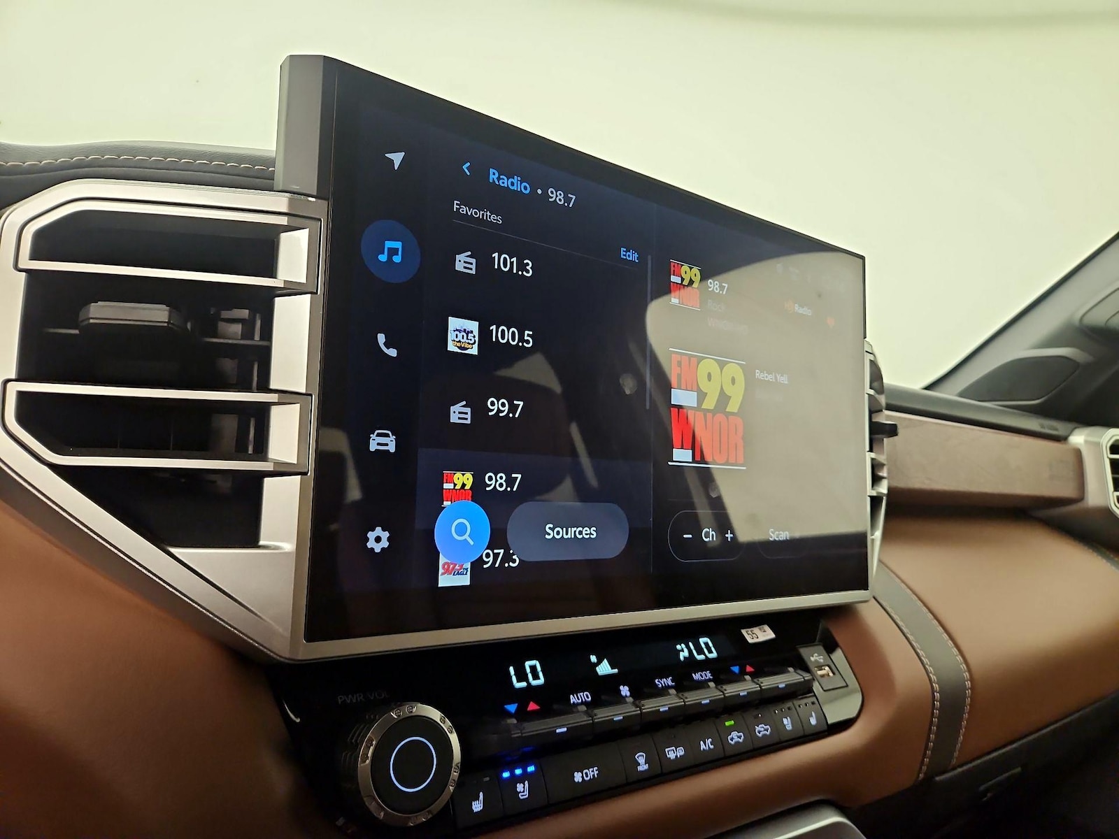 2025 Toyota Tundra 1794 Edition - Photo 16