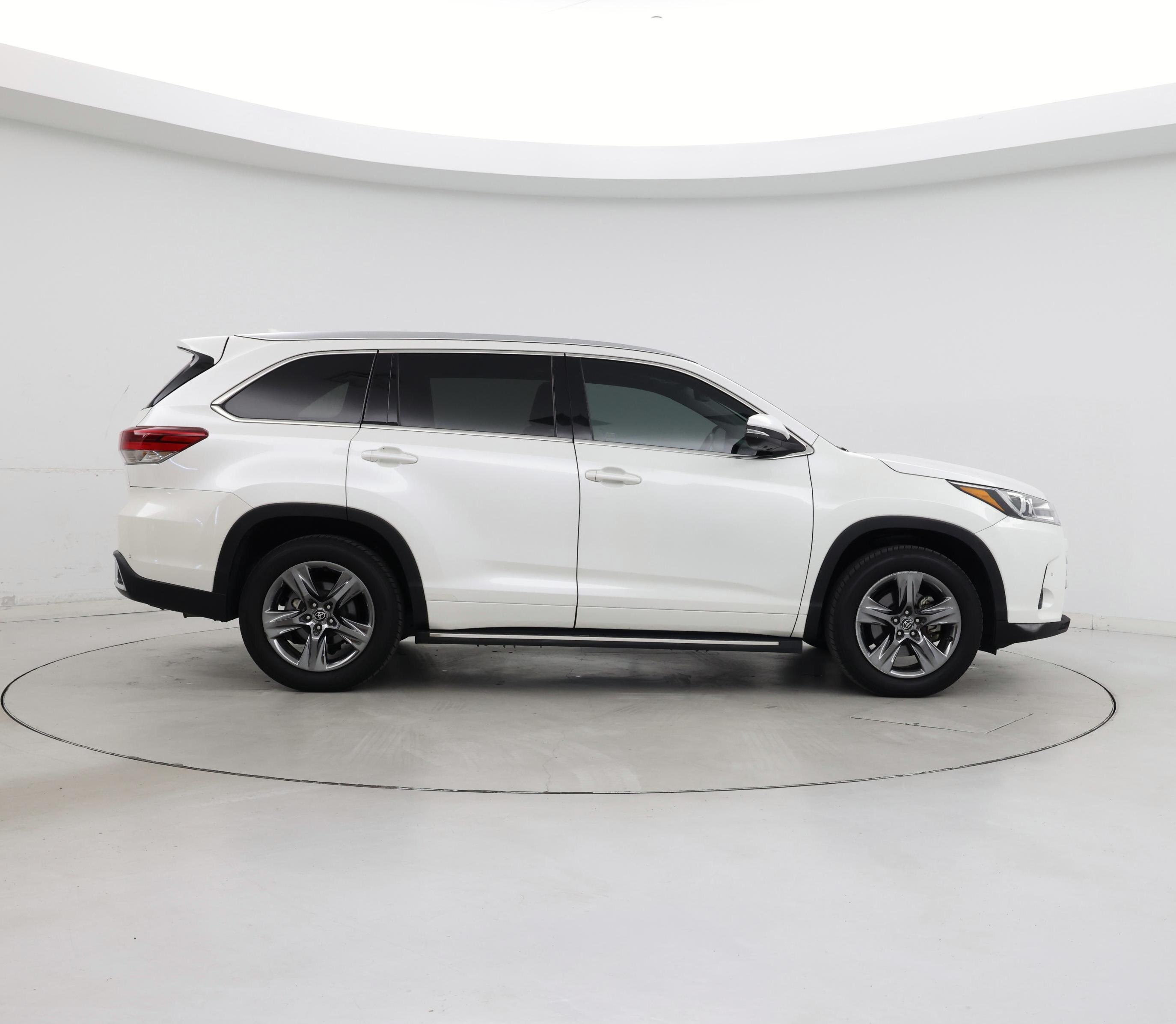 Thumbnail: 2018 Toyota Highlander - 7