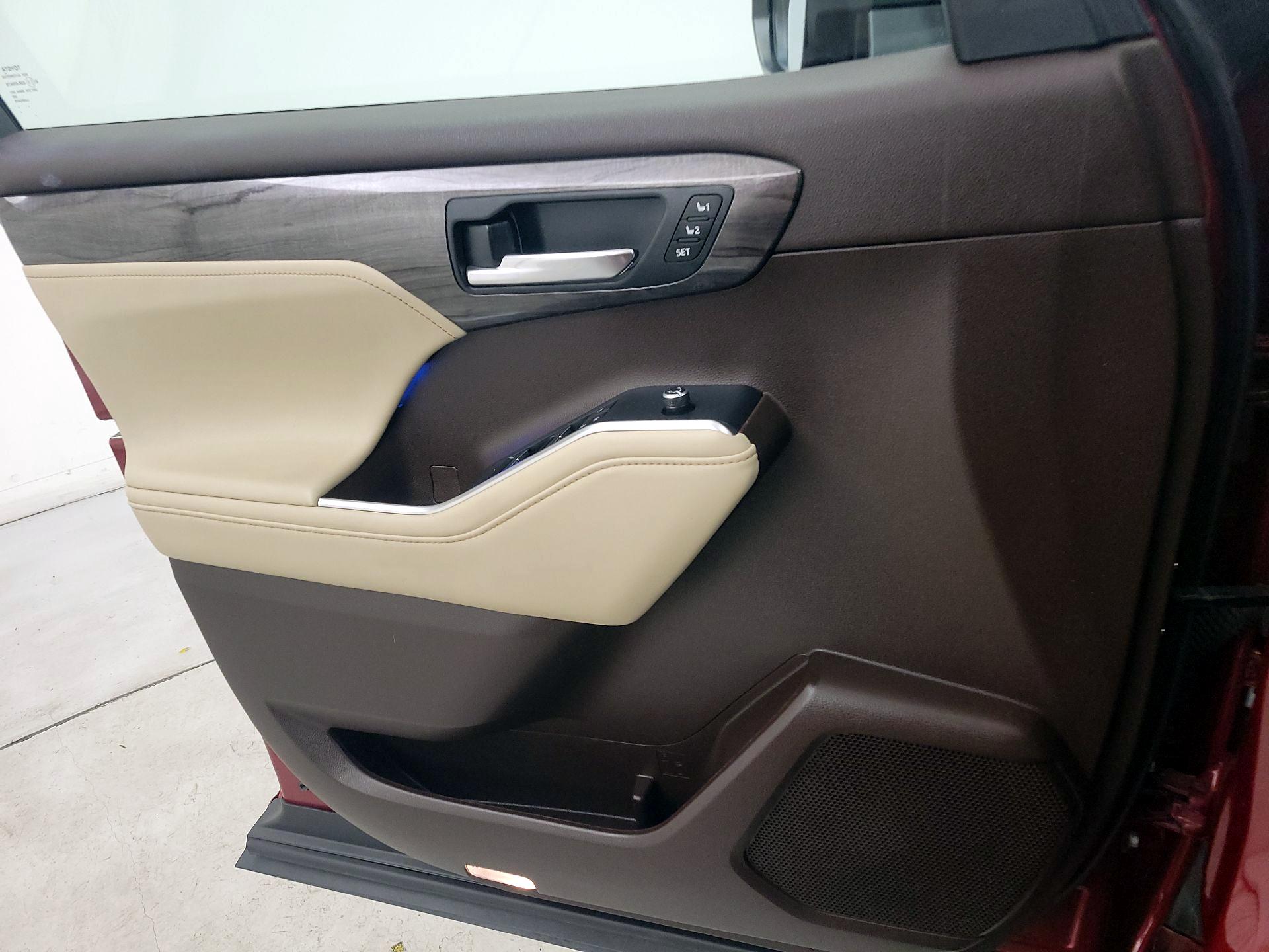 Thumbnail: 2020 Toyota Highlander - 12
