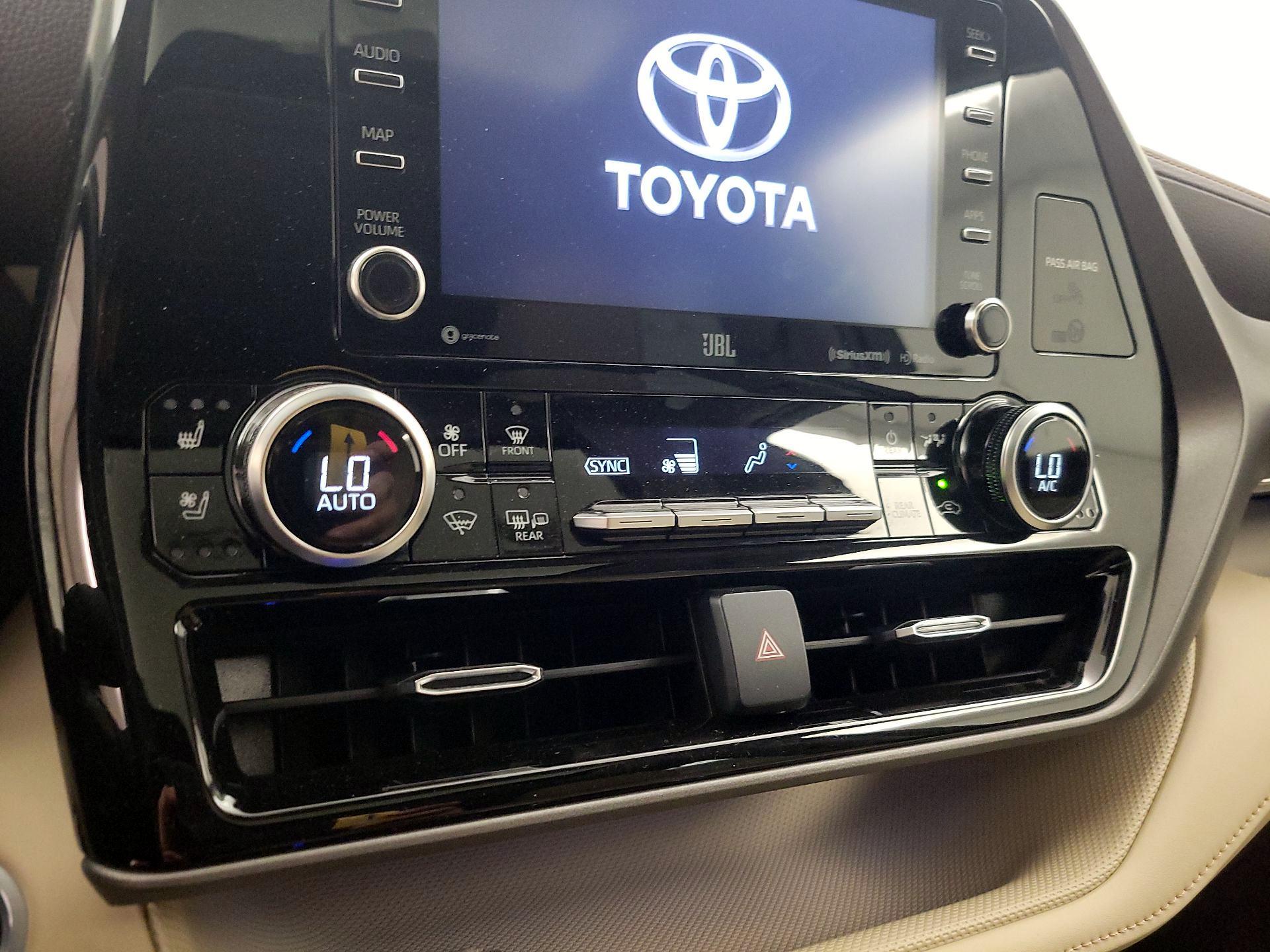 Thumbnail: 2020 Toyota Highlander - 16