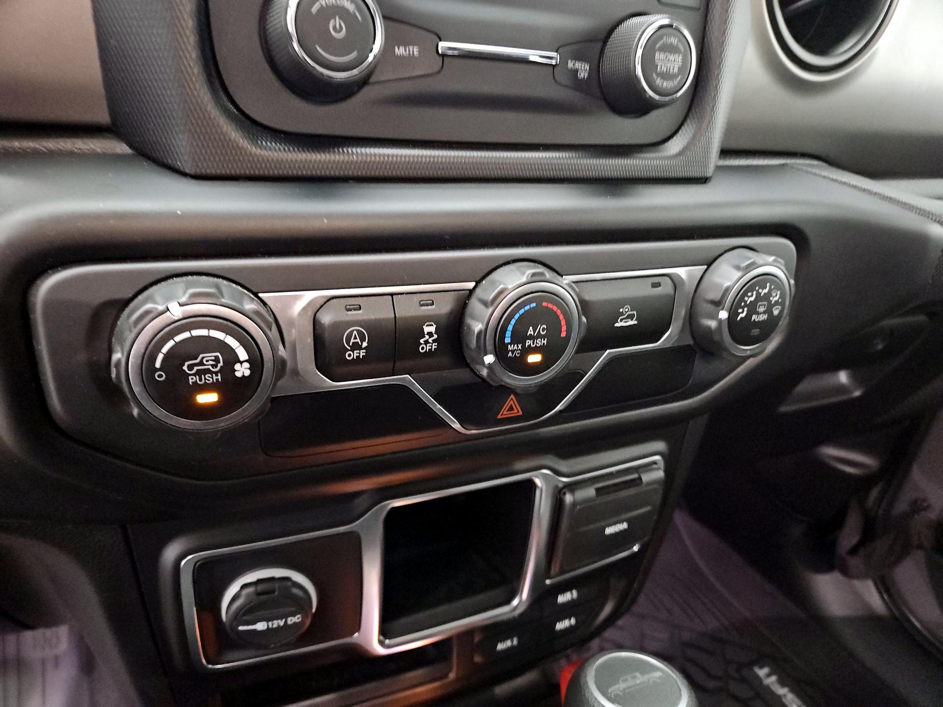 Thumbnail: 2021 Jeep Gladiator - 16