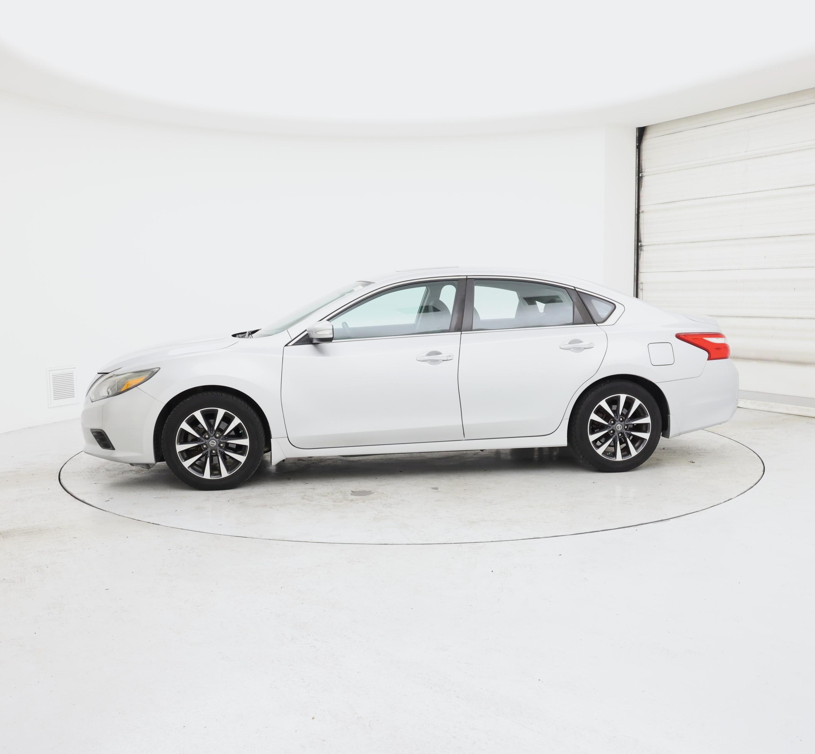 Thumbnail: 2016 Nissan Altima - 3