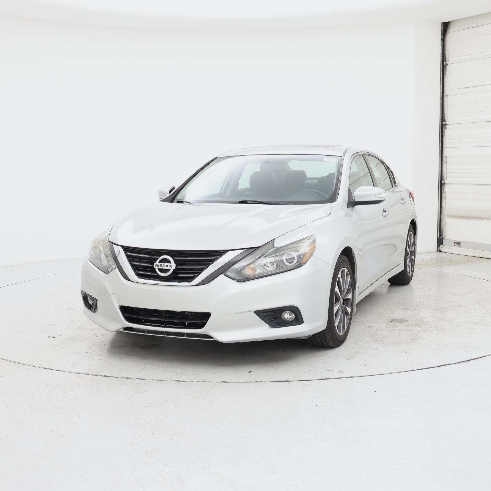 Thumbnail: 2016 Nissan Altima - 4