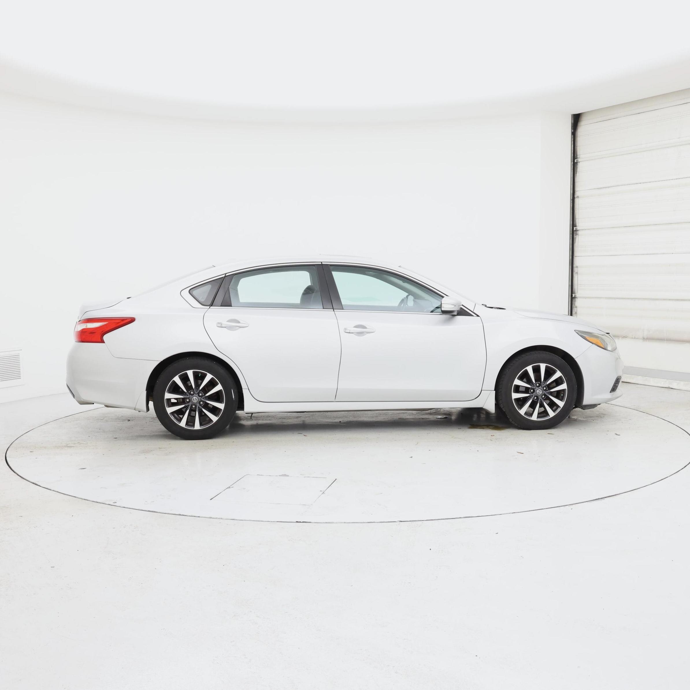 Thumbnail: 2016 Nissan Altima - 7