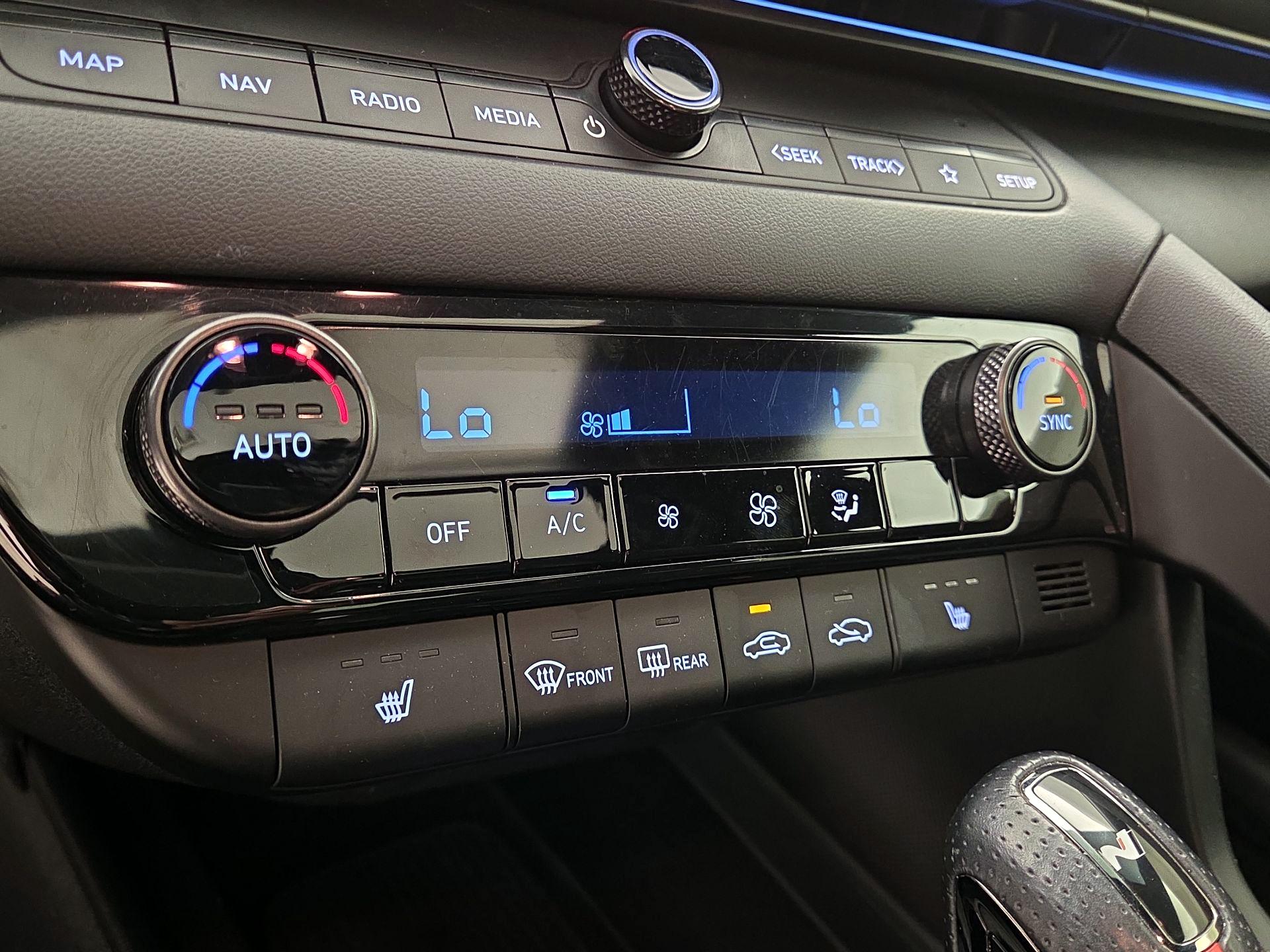 Thumbnail: 2024 Hyundai Elantra - 17