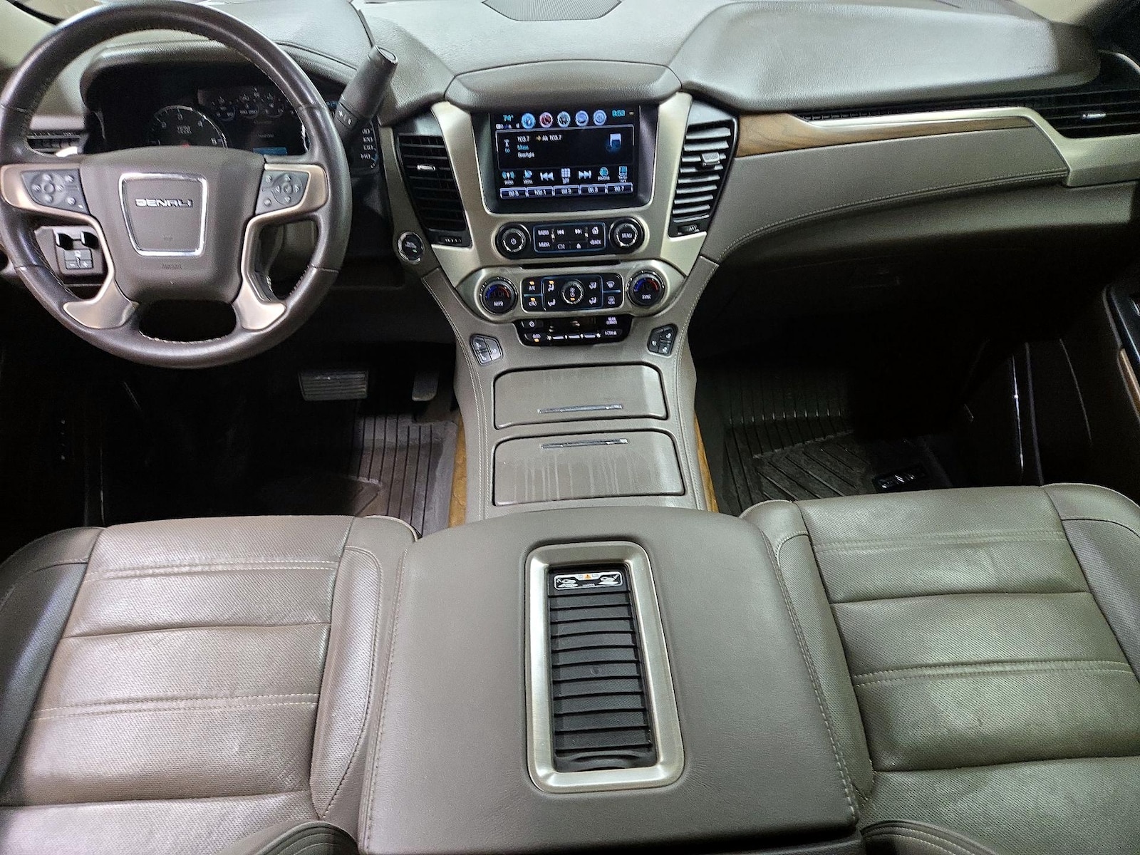 2020 GMC Yukon Denali - Photo 10