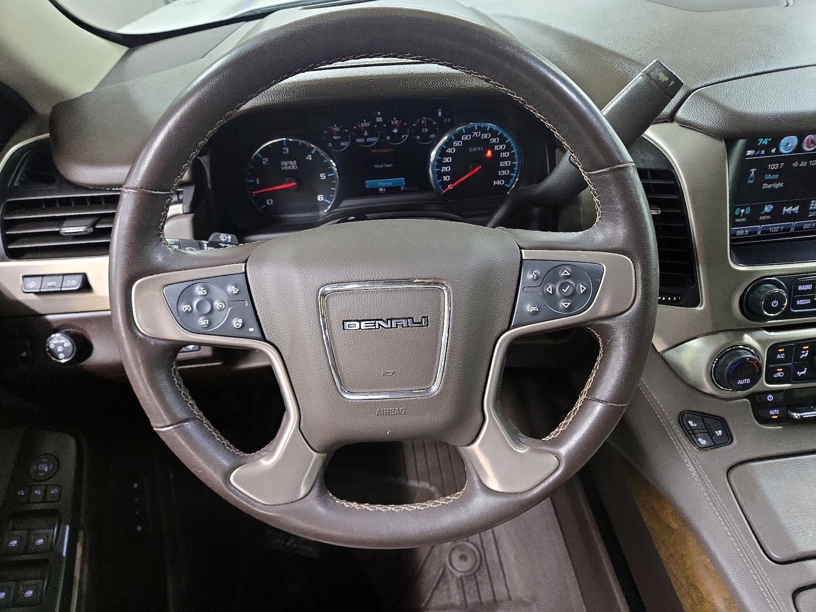 2020 GMC Yukon Denali - Photo 11