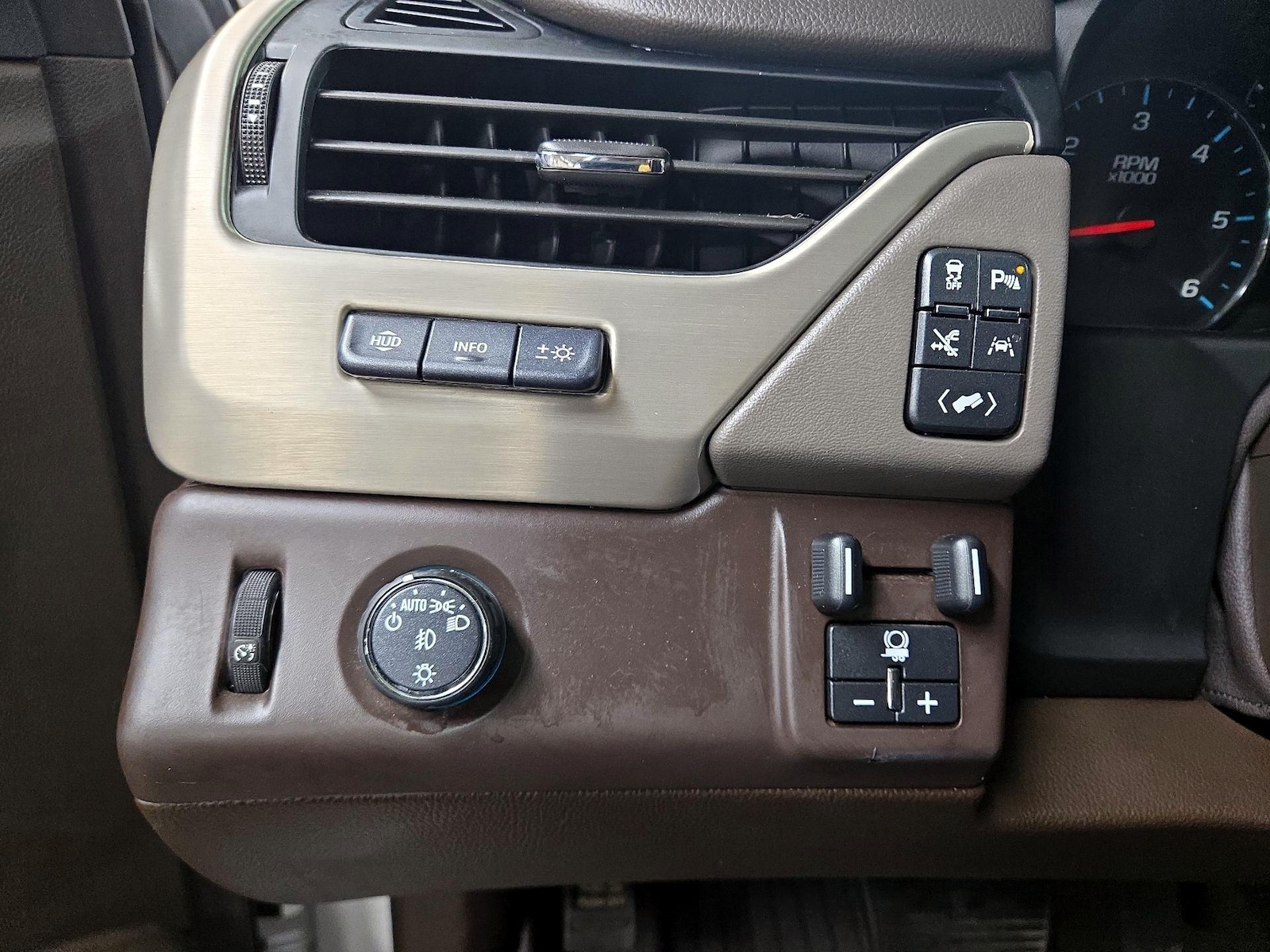 2020 GMC Yukon Denali - Photo 14