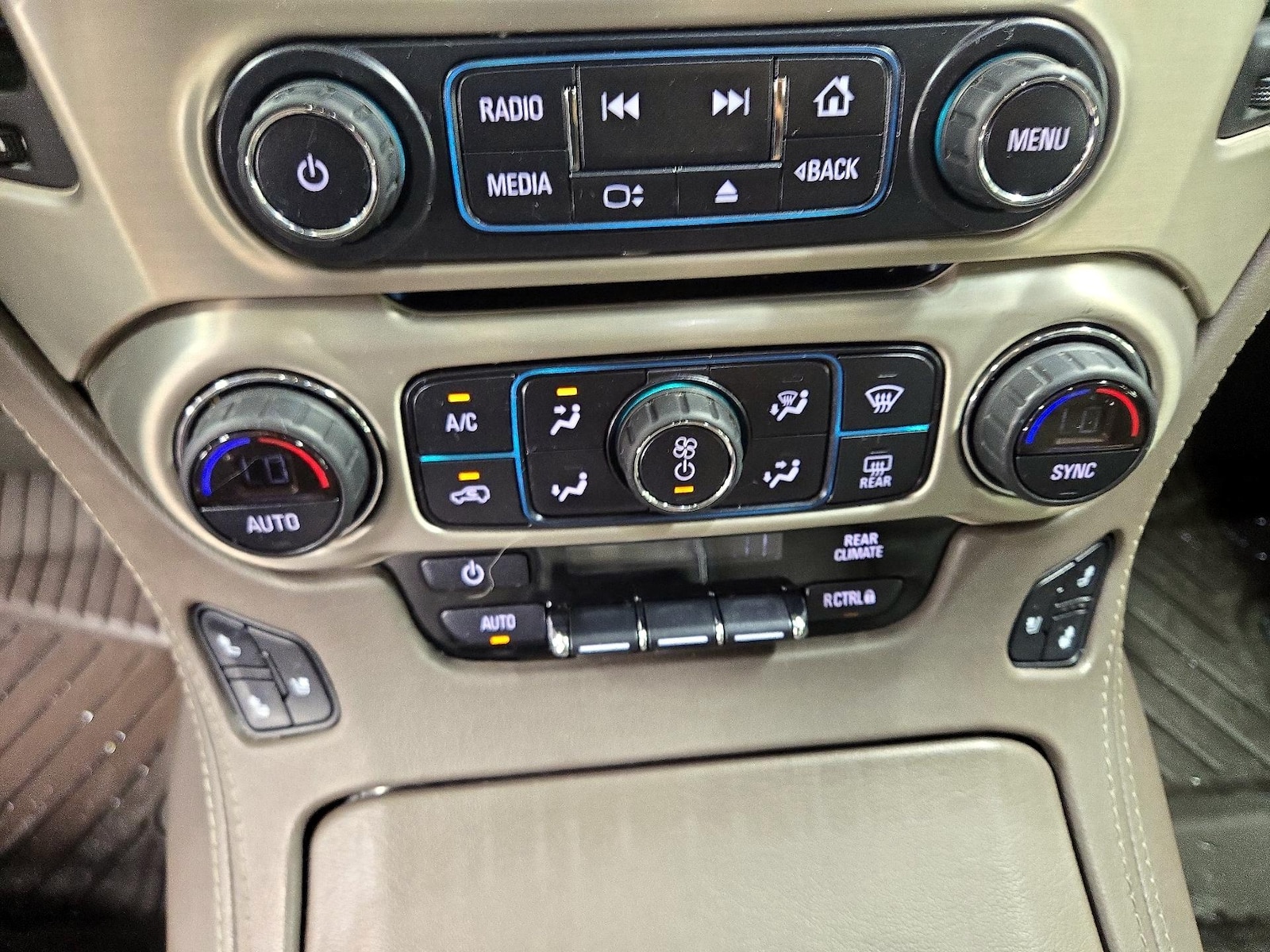 2020 GMC Yukon Denali - Photo 17