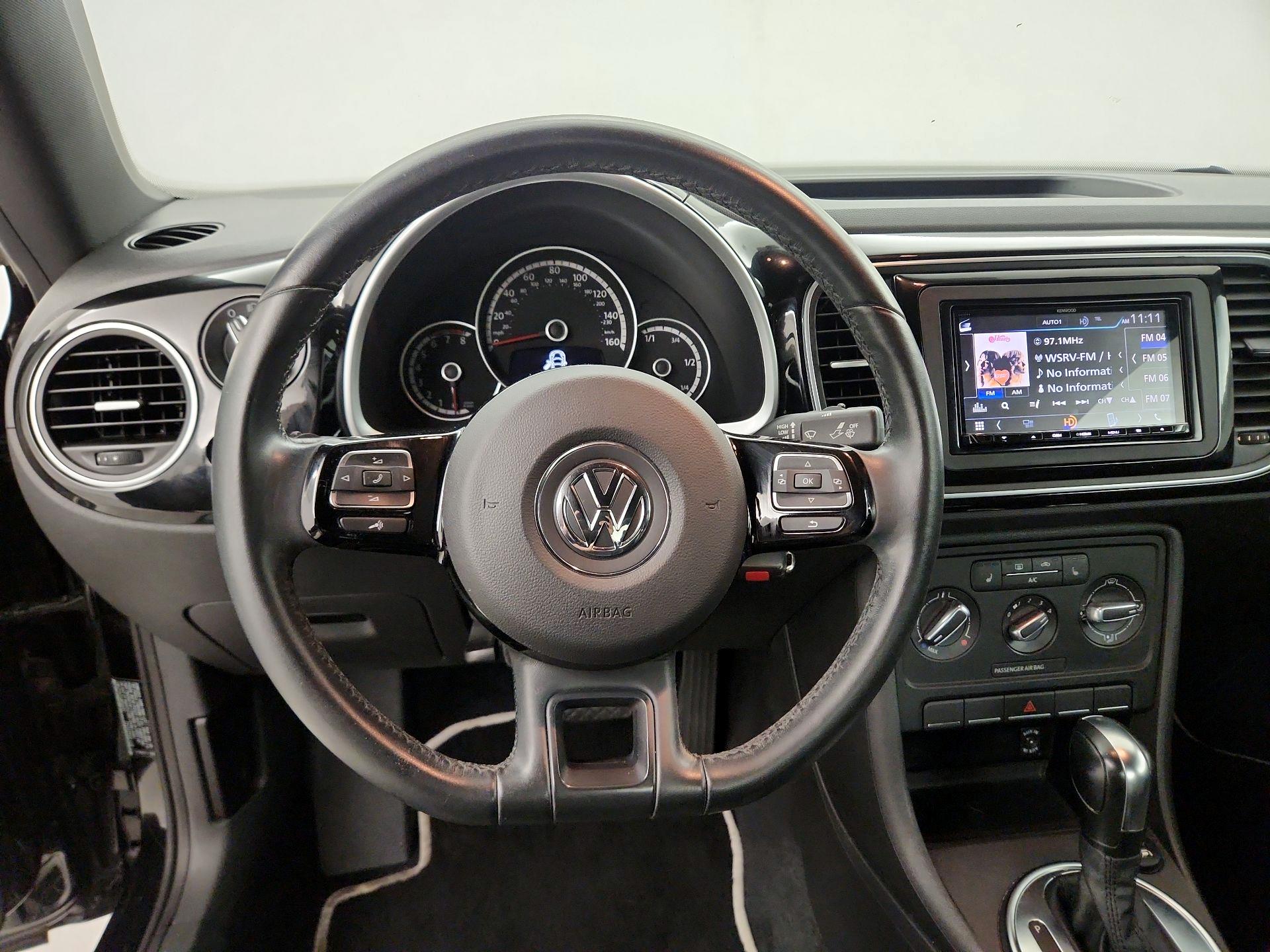 Thumbnail: 2014 Volkswagen Beetle - 10