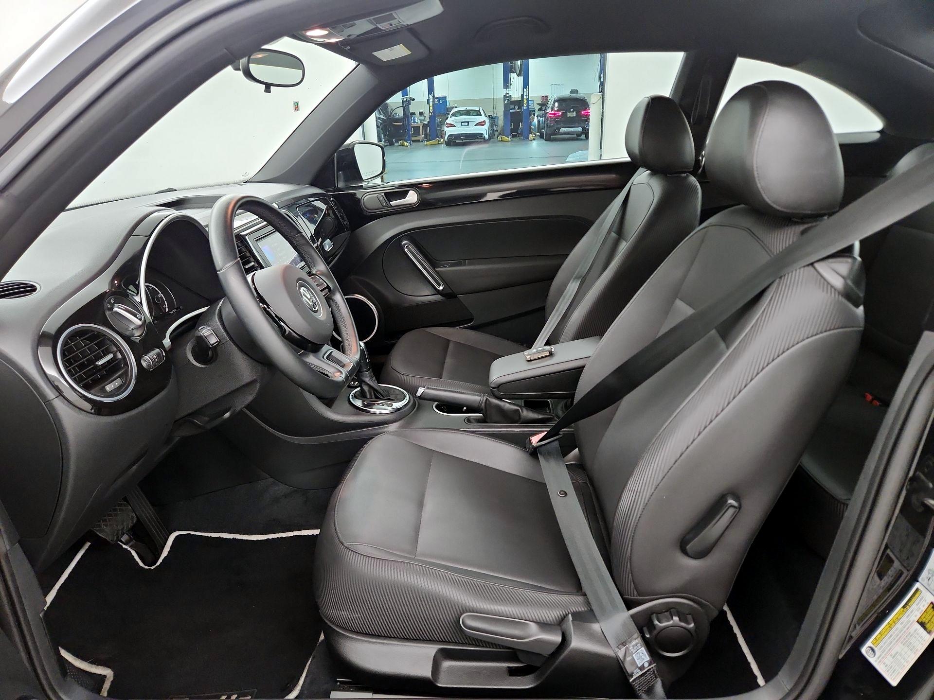 Thumbnail: 2014 Volkswagen Beetle - 11