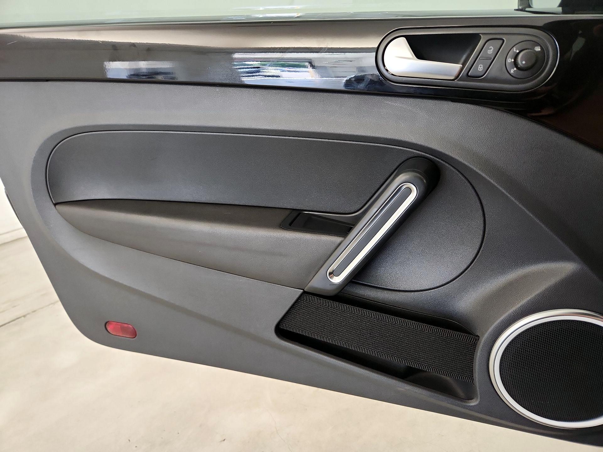 Thumbnail: 2014 Volkswagen Beetle - 12