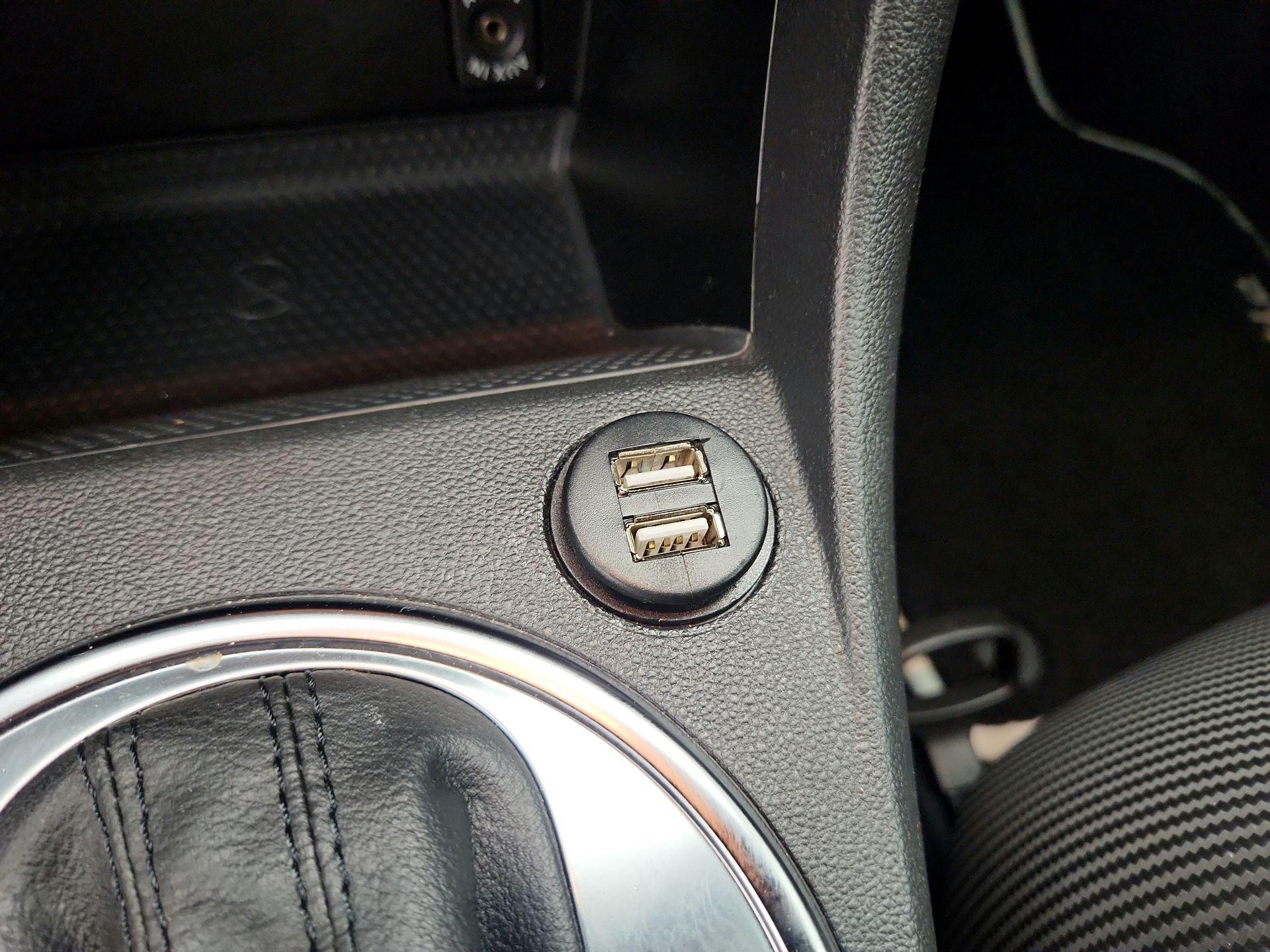 Thumbnail: 2014 Volkswagen Beetle - 17