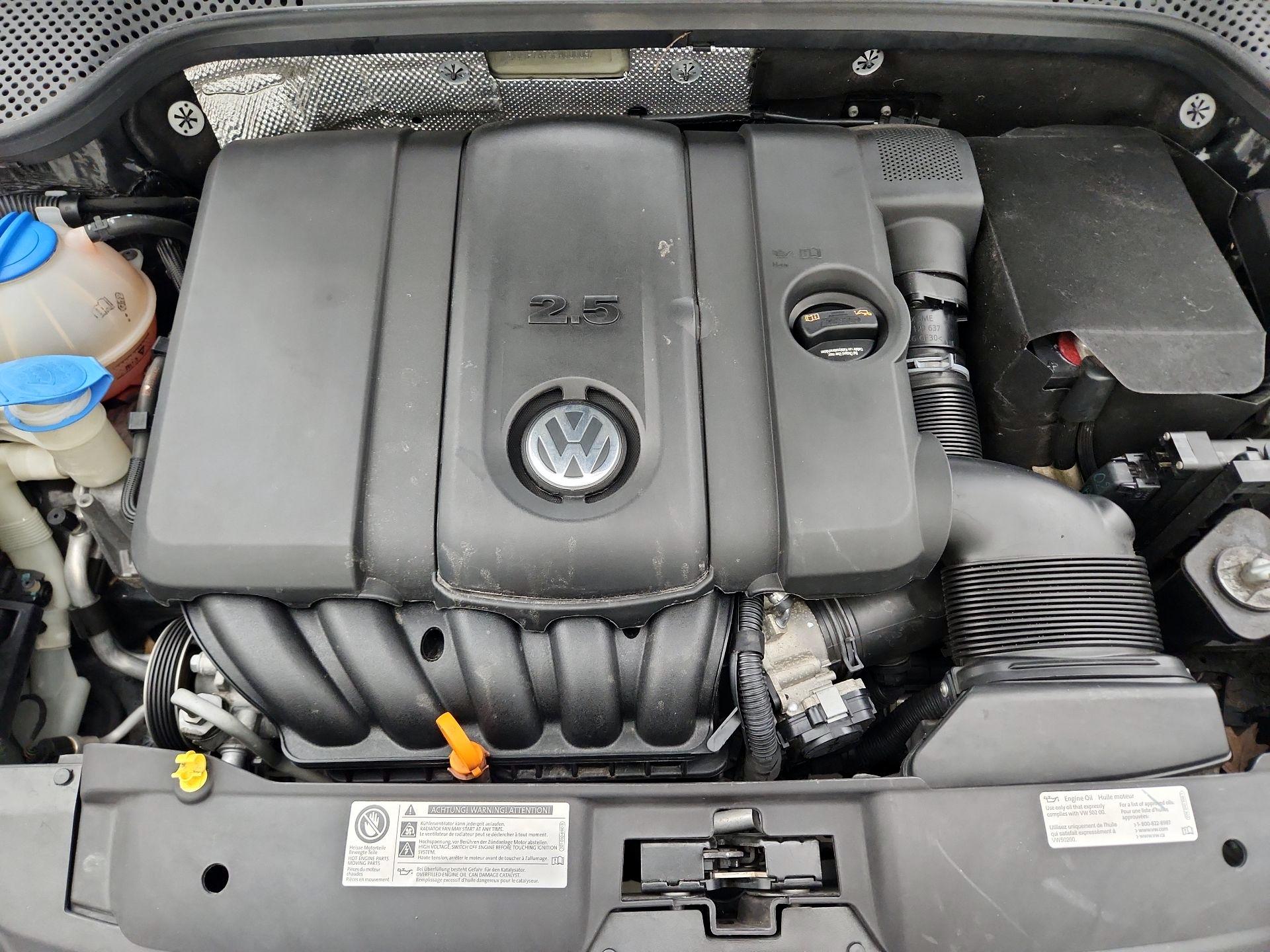 Thumbnail: 2014 Volkswagen Beetle - 19