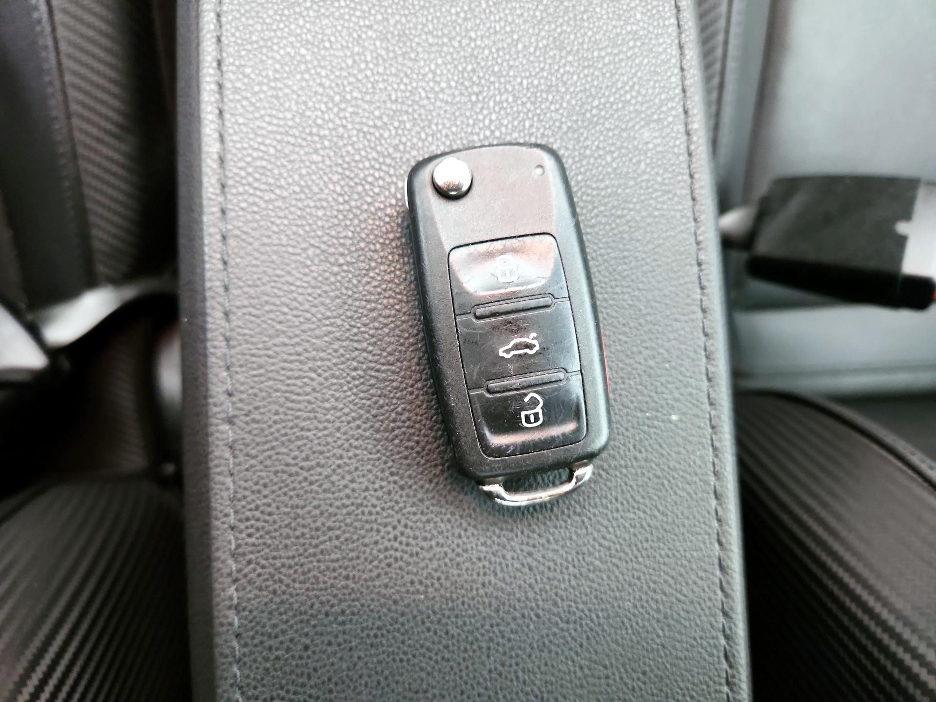 Thumbnail: 2014 Volkswagen Beetle - 20