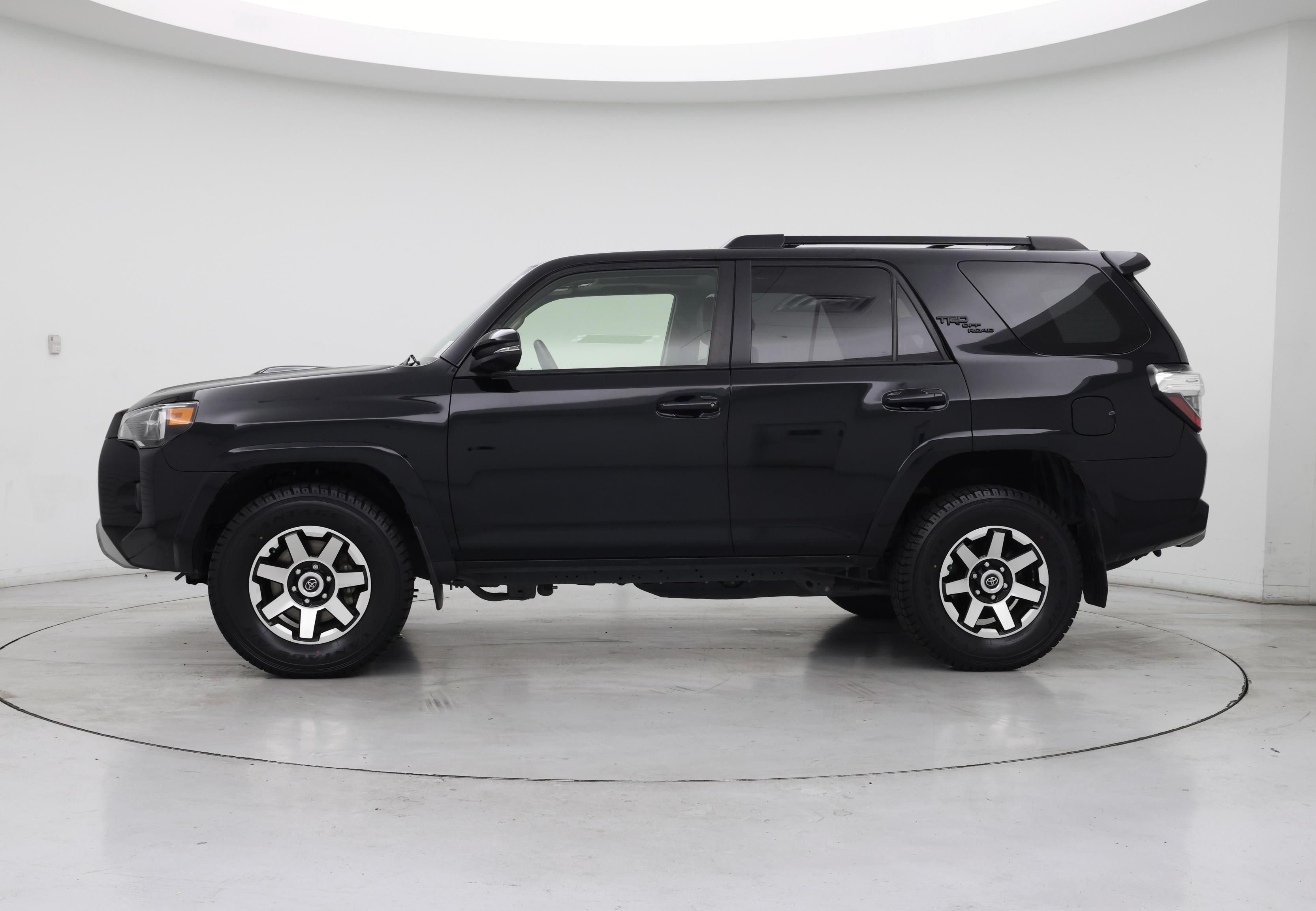 Thumbnail: 2020 Toyota 4Runner - 3