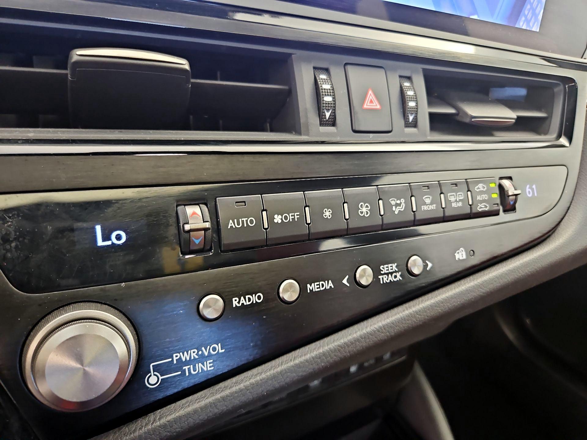 Thumbnail: 2023 Lexus ES - 16