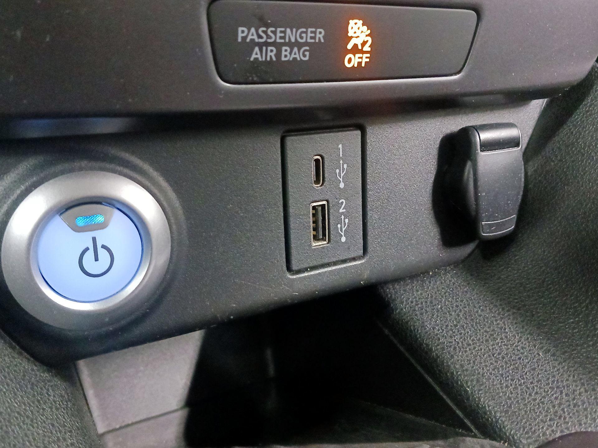 Thumbnail: 2022 Nissan Leaf - 17