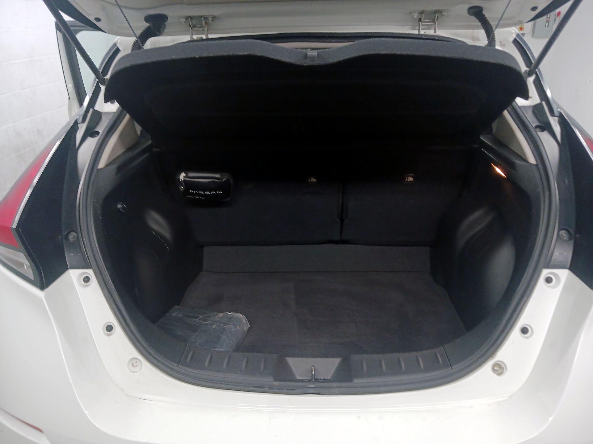 Thumbnail: 2022 Nissan Leaf - 19