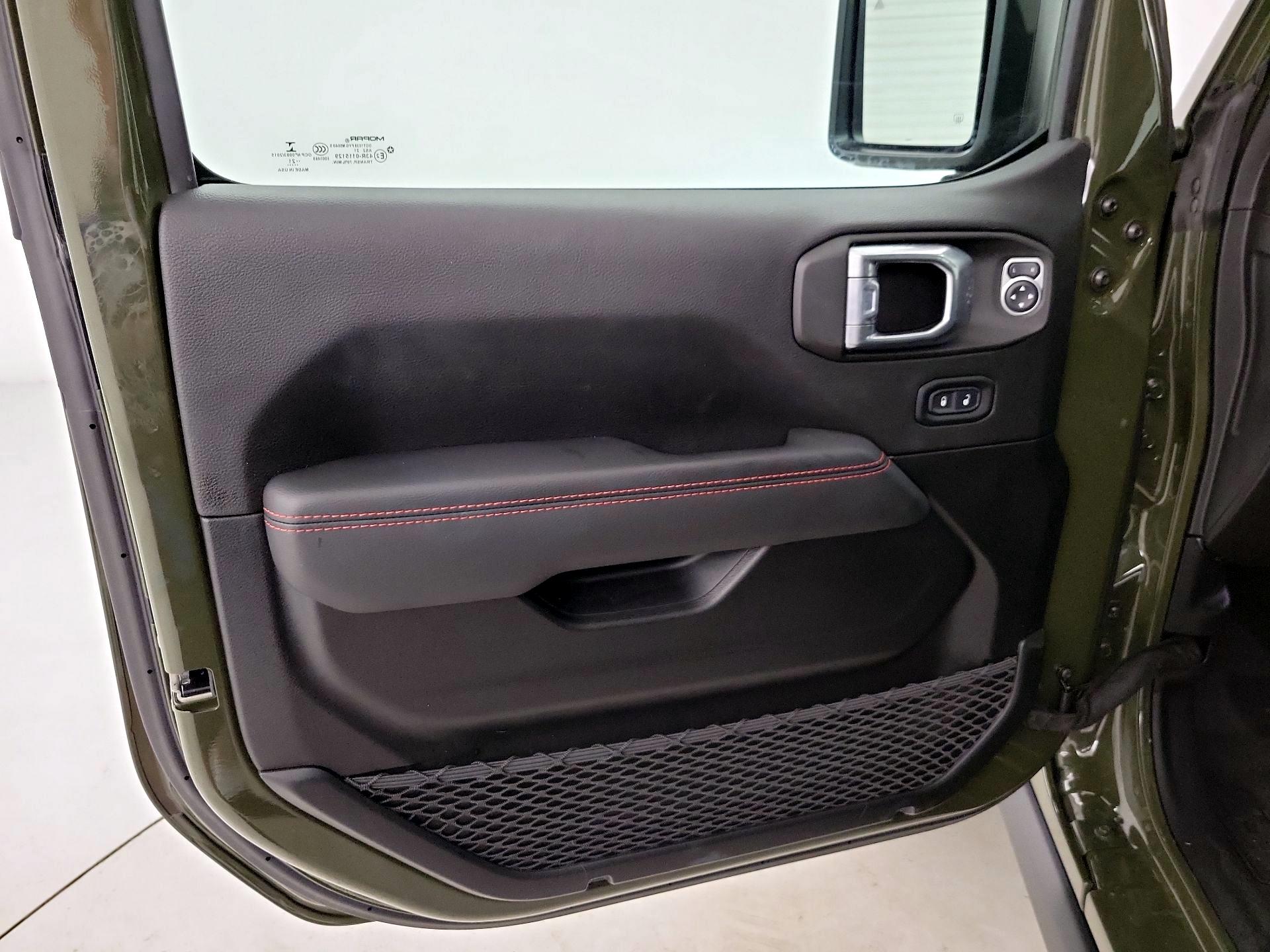 Thumbnail: 2021 Jeep Gladiator - 12