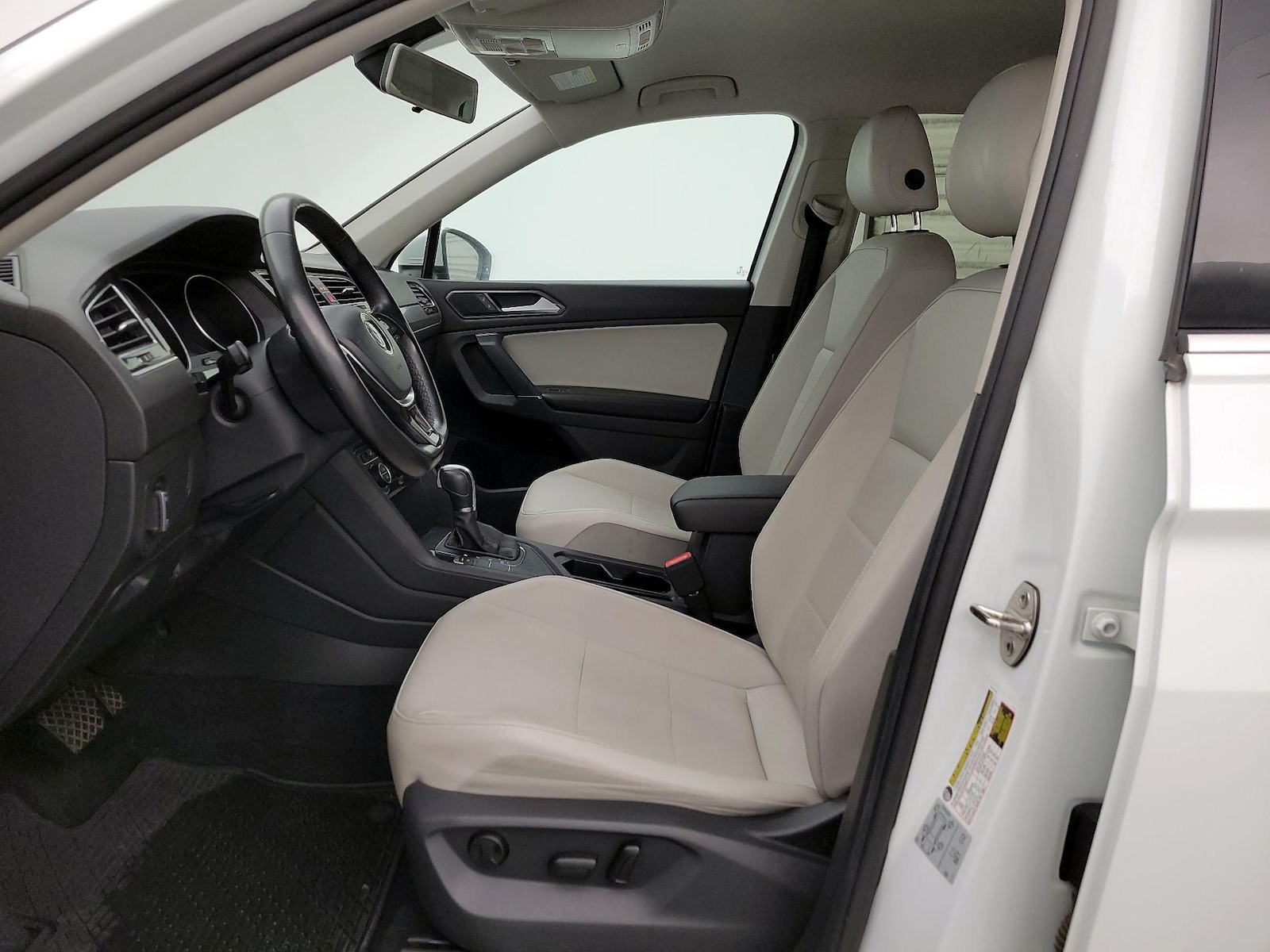 2018 Volkswagen Tiguan SE - Photo 12