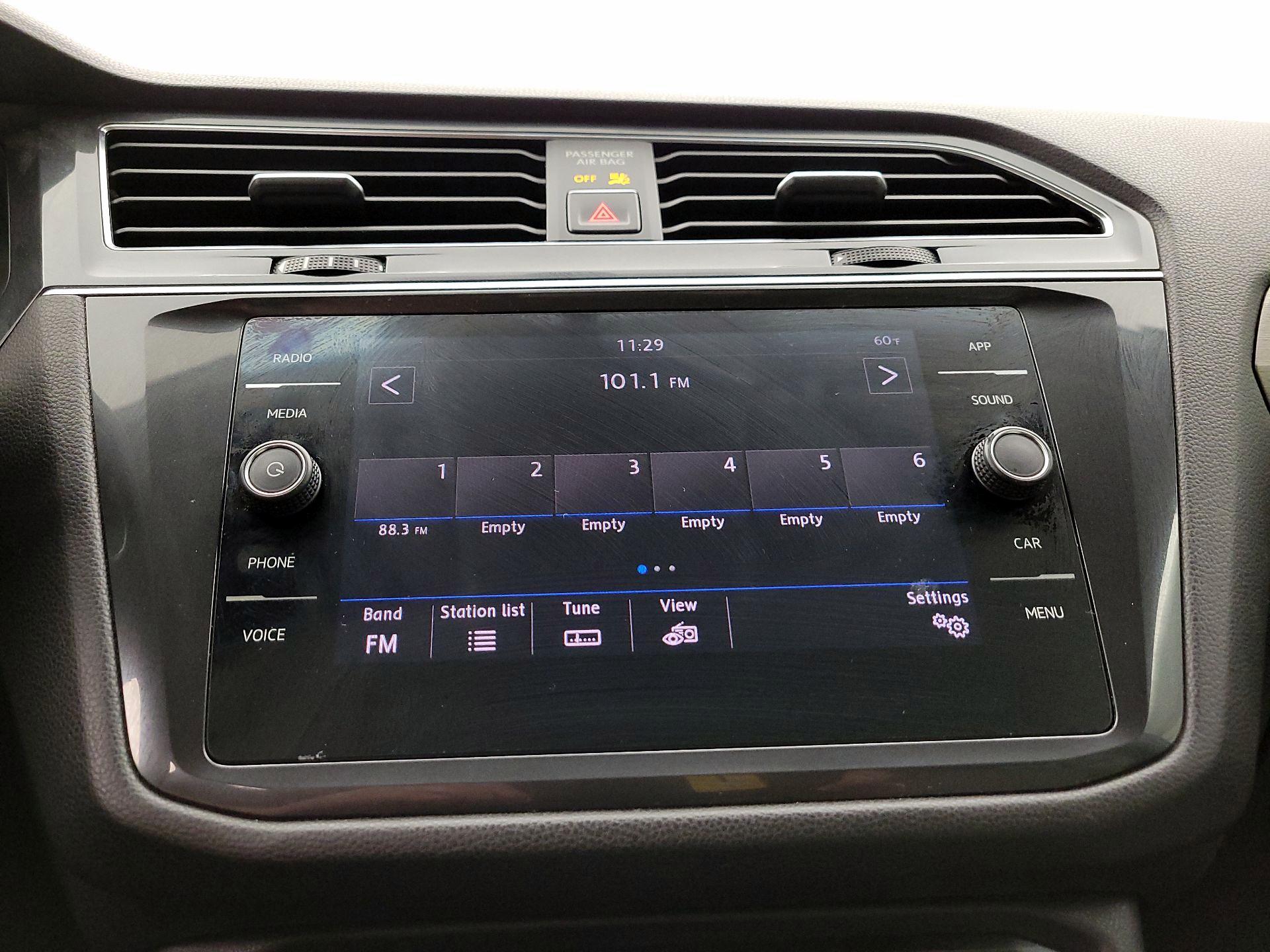 Thumbnail: 2018 Volkswagen Tiguan - 15