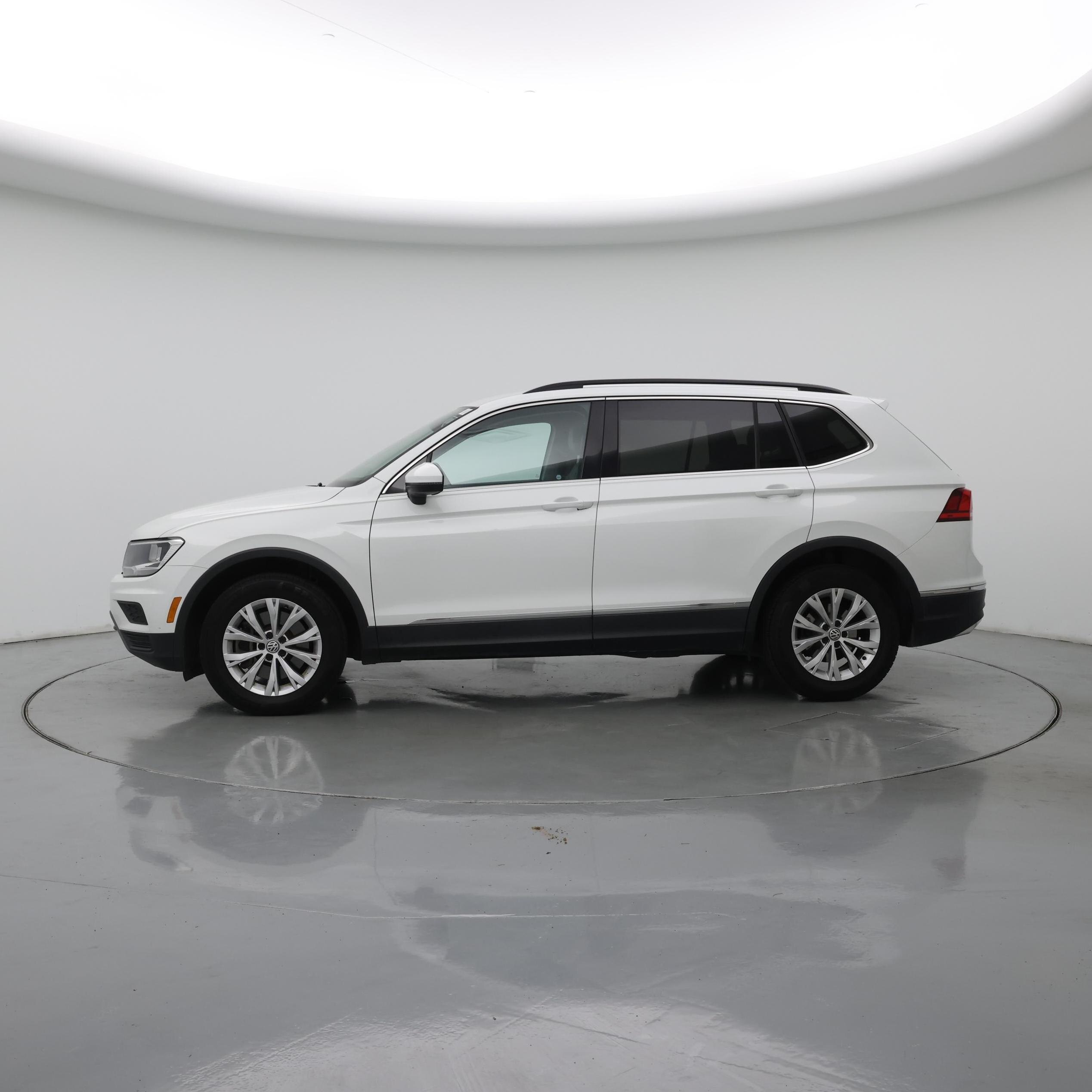 Thumbnail: 2018 Volkswagen Tiguan - 3