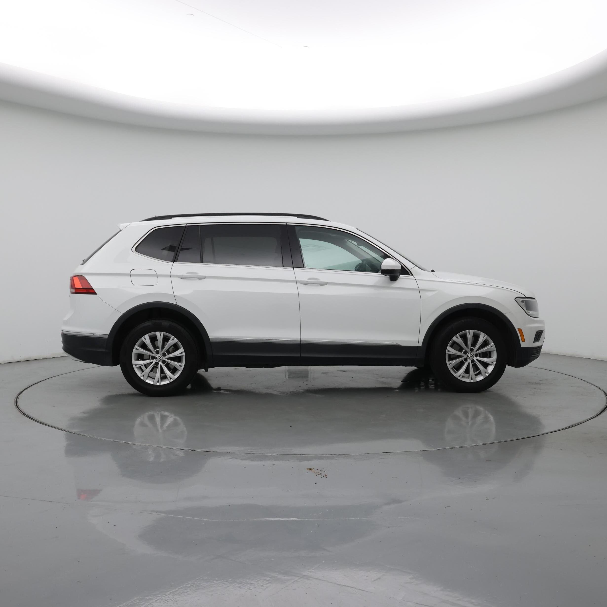 Thumbnail: 2018 Volkswagen Tiguan - 7