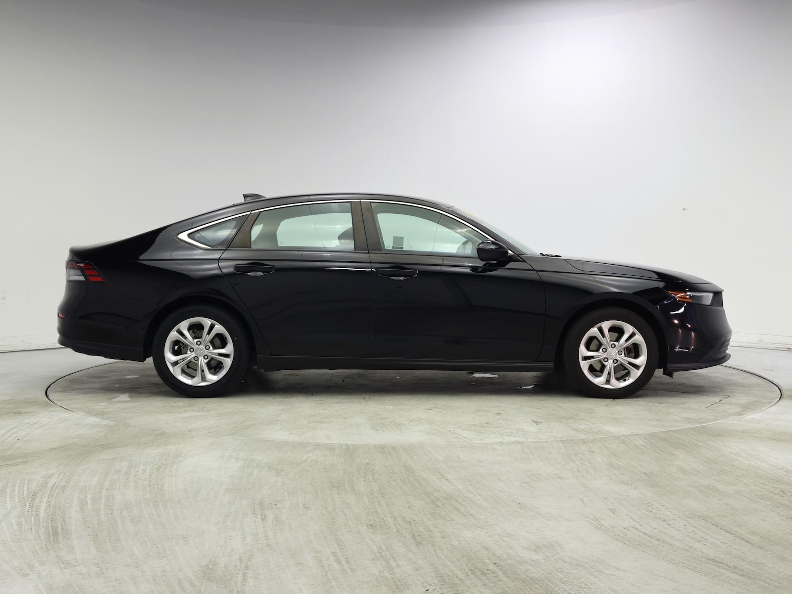 2024 Honda Accord LX - Photo 8