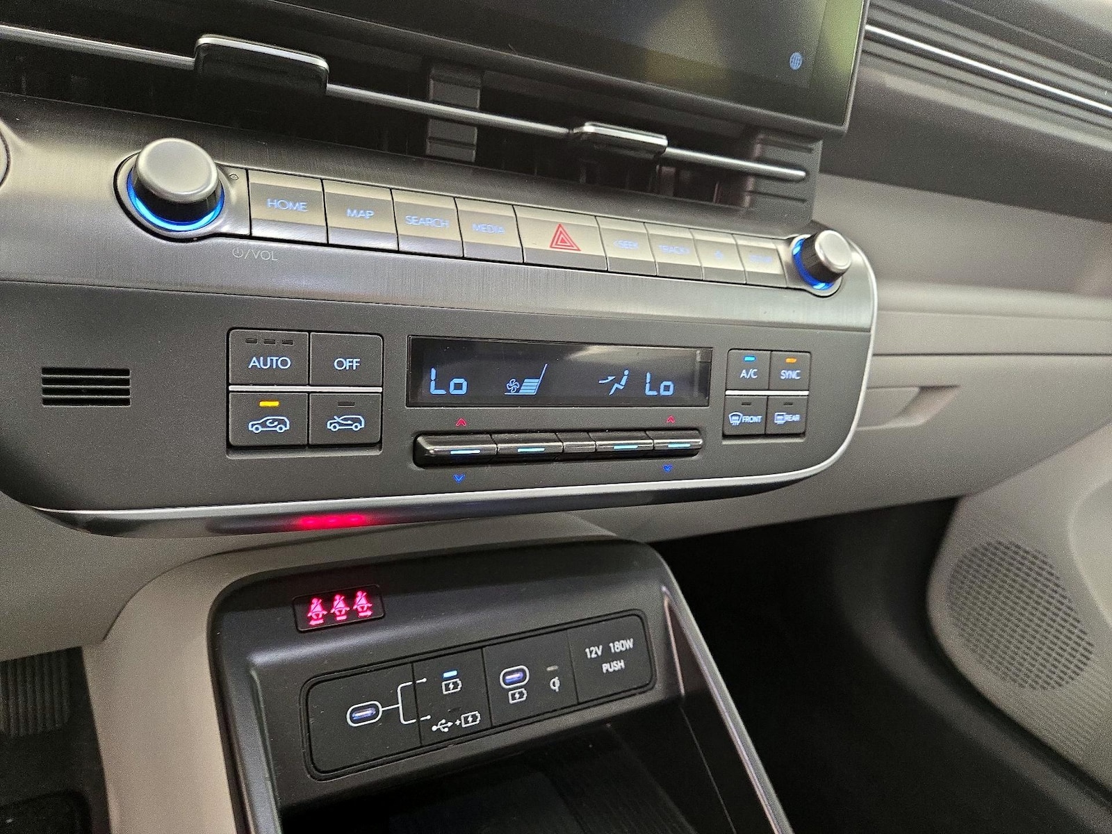2024 Hyundai Kona SEL - Photo 18